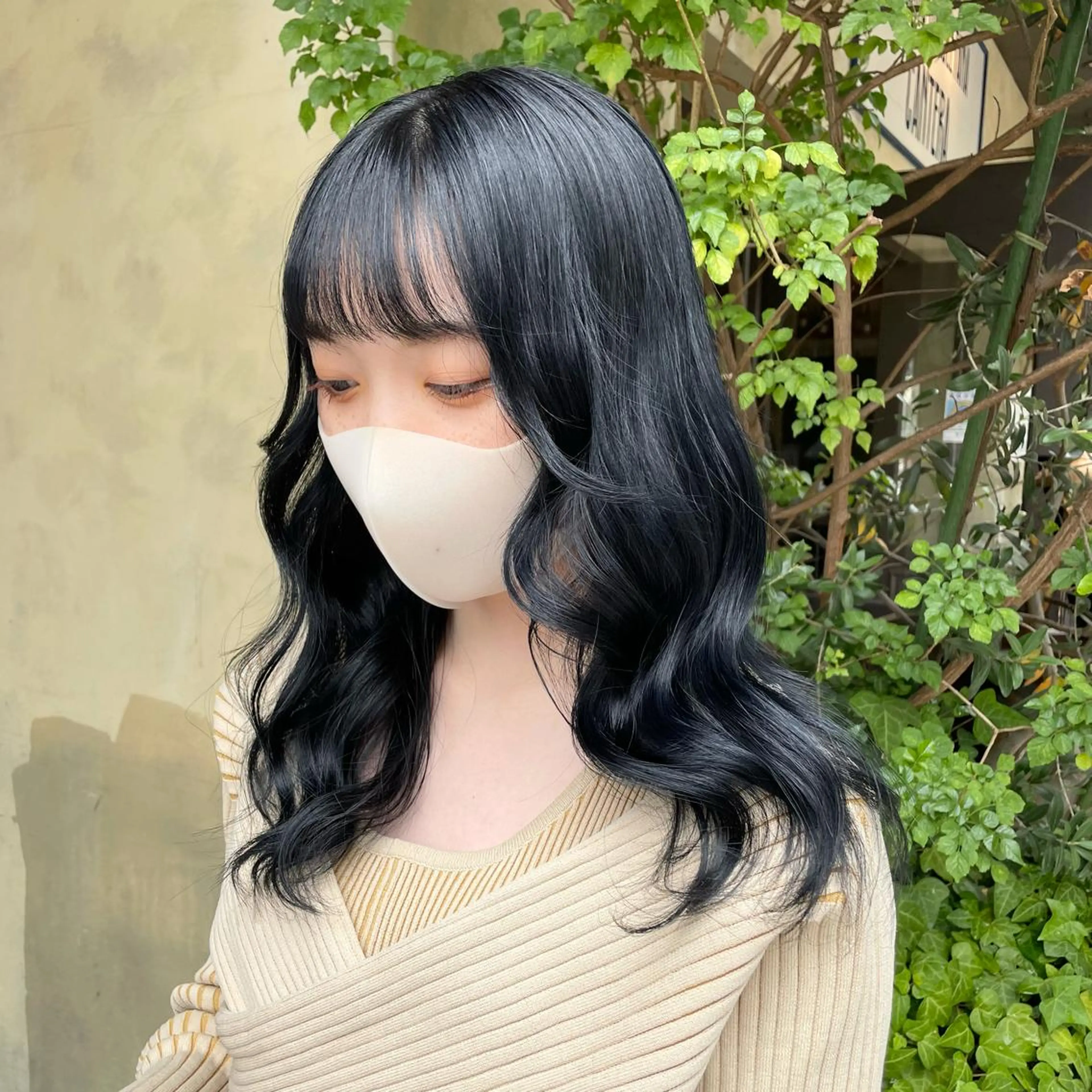 ロング カラー 黒髪 ブルーカラー ブルーブラック aya/小顔レイヤー /柔らかカラーのヘアスタイル