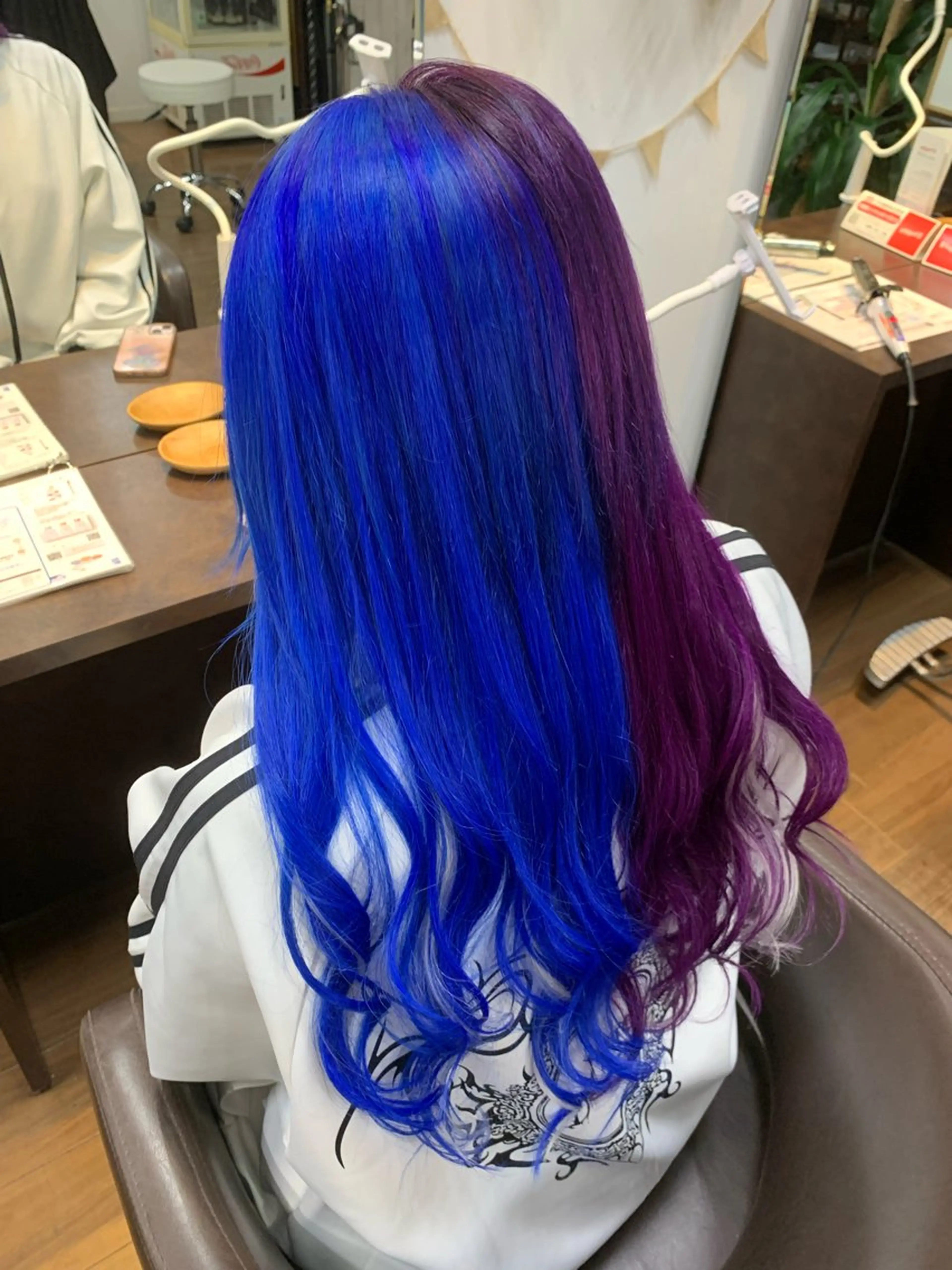 ロング カラー シールエクステ ブルーカラー デザインカラー パープルカラー エクステ ヘアカラー トリートメント エクステ 小笠原 菜緒のヘアスタイル