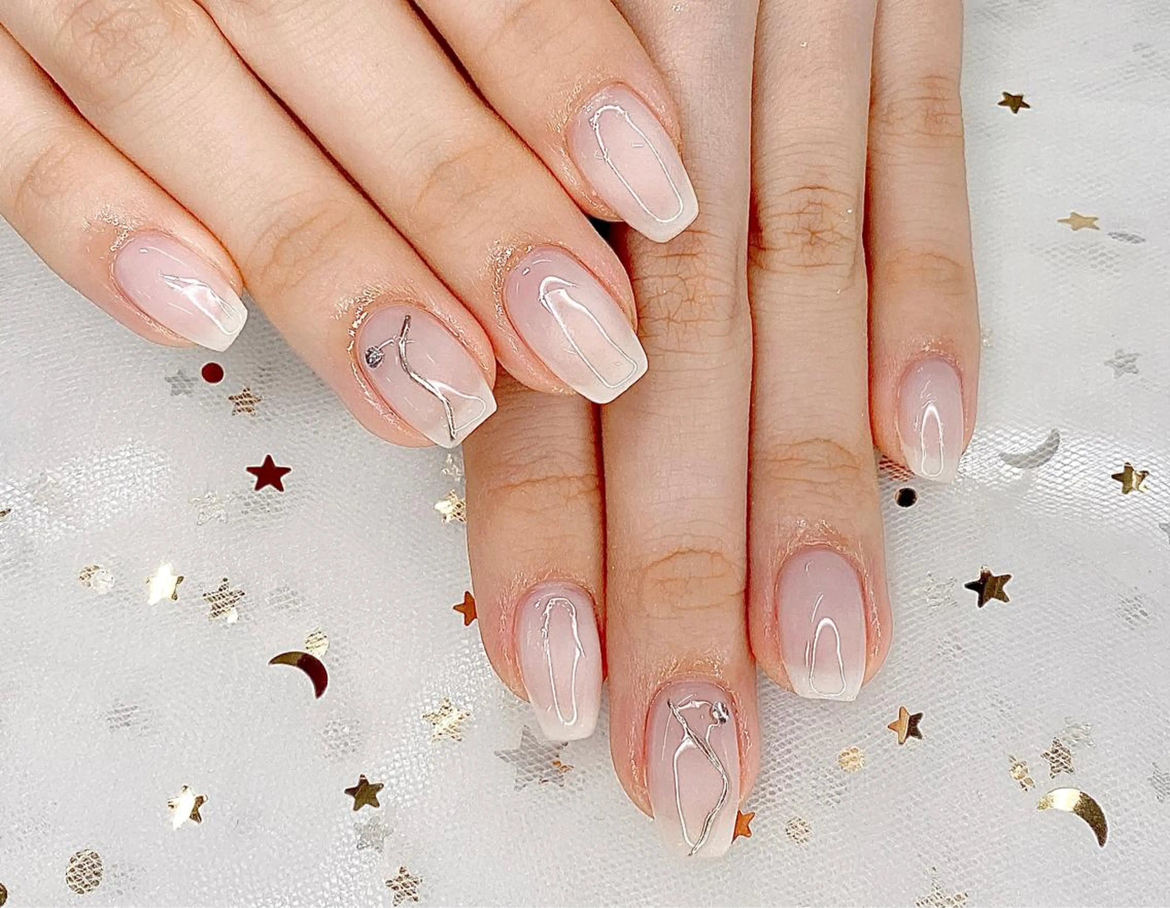 ネイル I-nailロング /ワンホン/キラキラのネイルデザイン