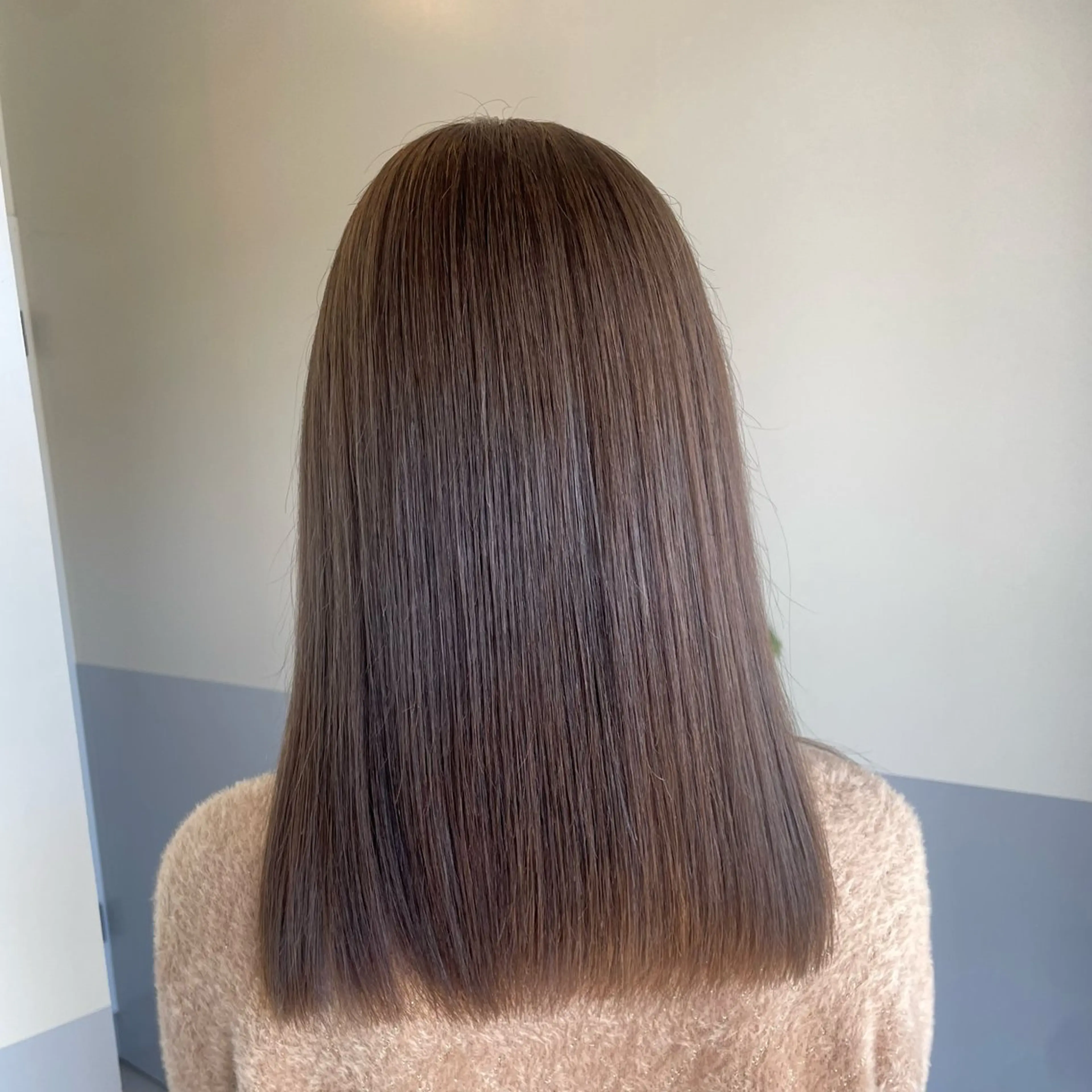 セミロング カラー ベージュカラー 透明感カラー イルミナカラー basho岡本 菜那のヘアスタイル