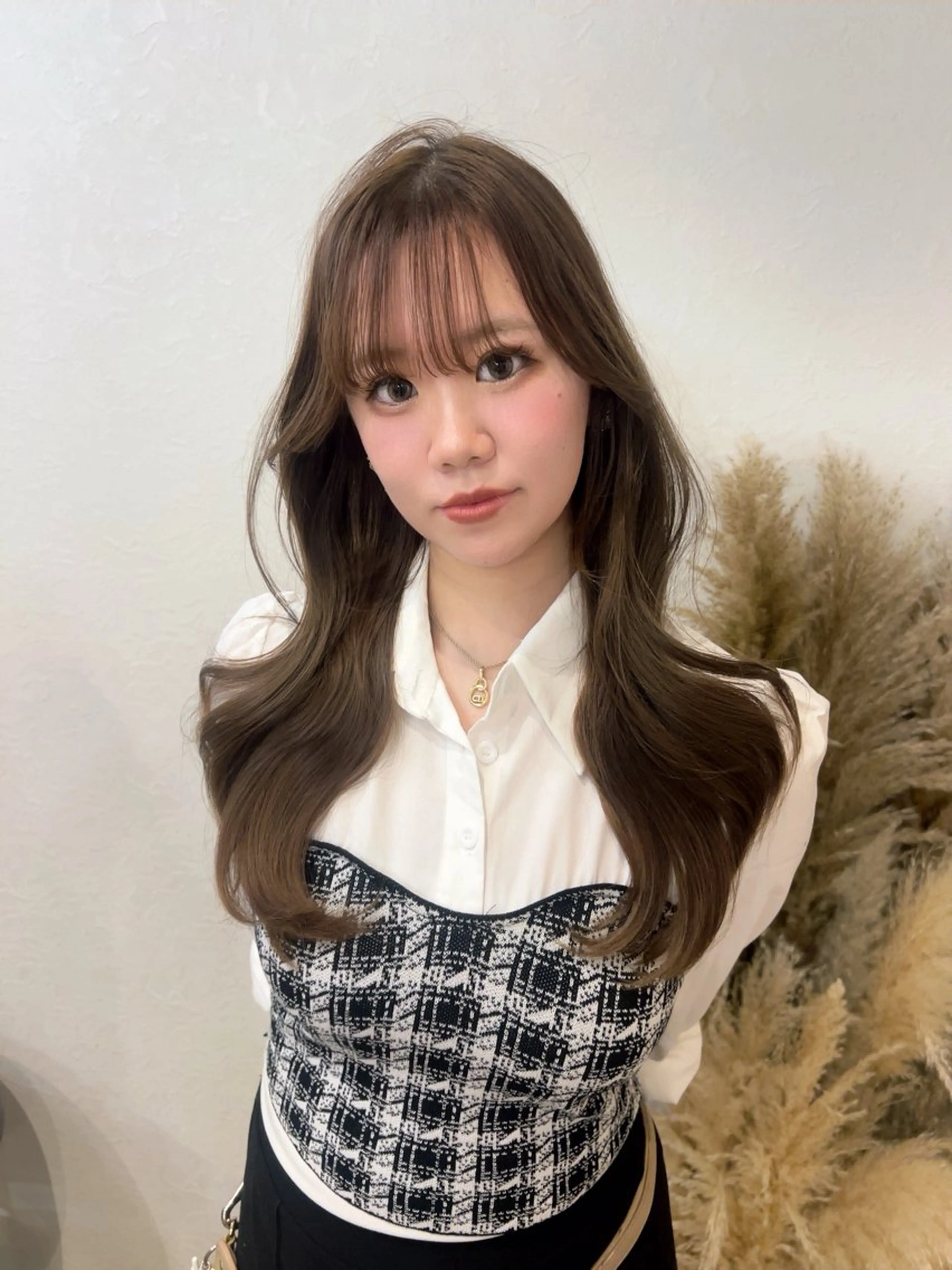 ロング カラー 透明感カラー 韓国風ヘア レイヤーカット velua chihiroのヘアスタイル