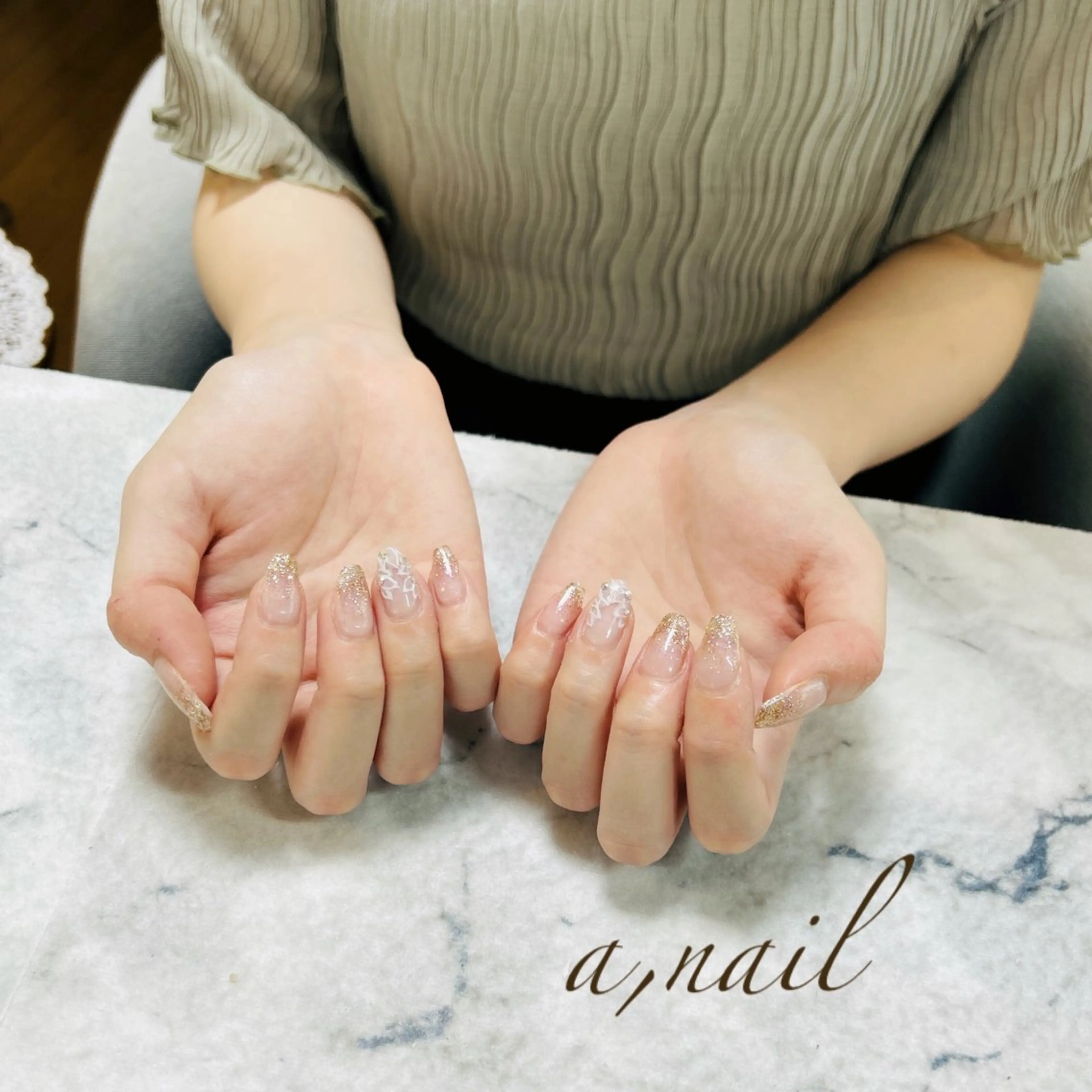 ネイル フラワーネイル フットネイル ジェルネイル グラデーション キラキラネイル ハンドネイル ネイルサロン エーネイルのネイルデザイン