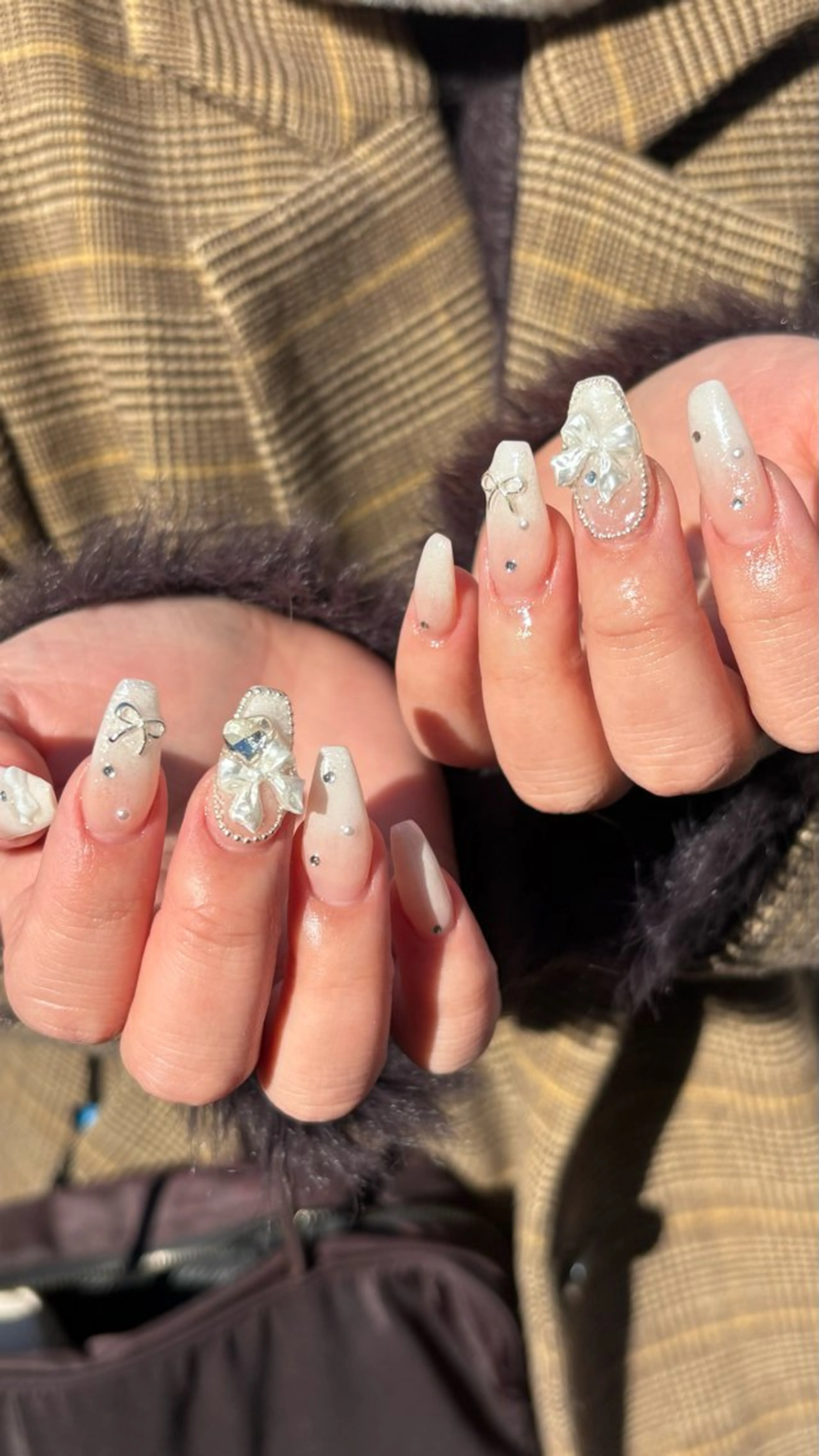 ネイル グラデーション 韓国ネイル リボン ストーンネイル ワンホンネイル ハンドネイル Nail salon 🎀Angeのネイルデザイン