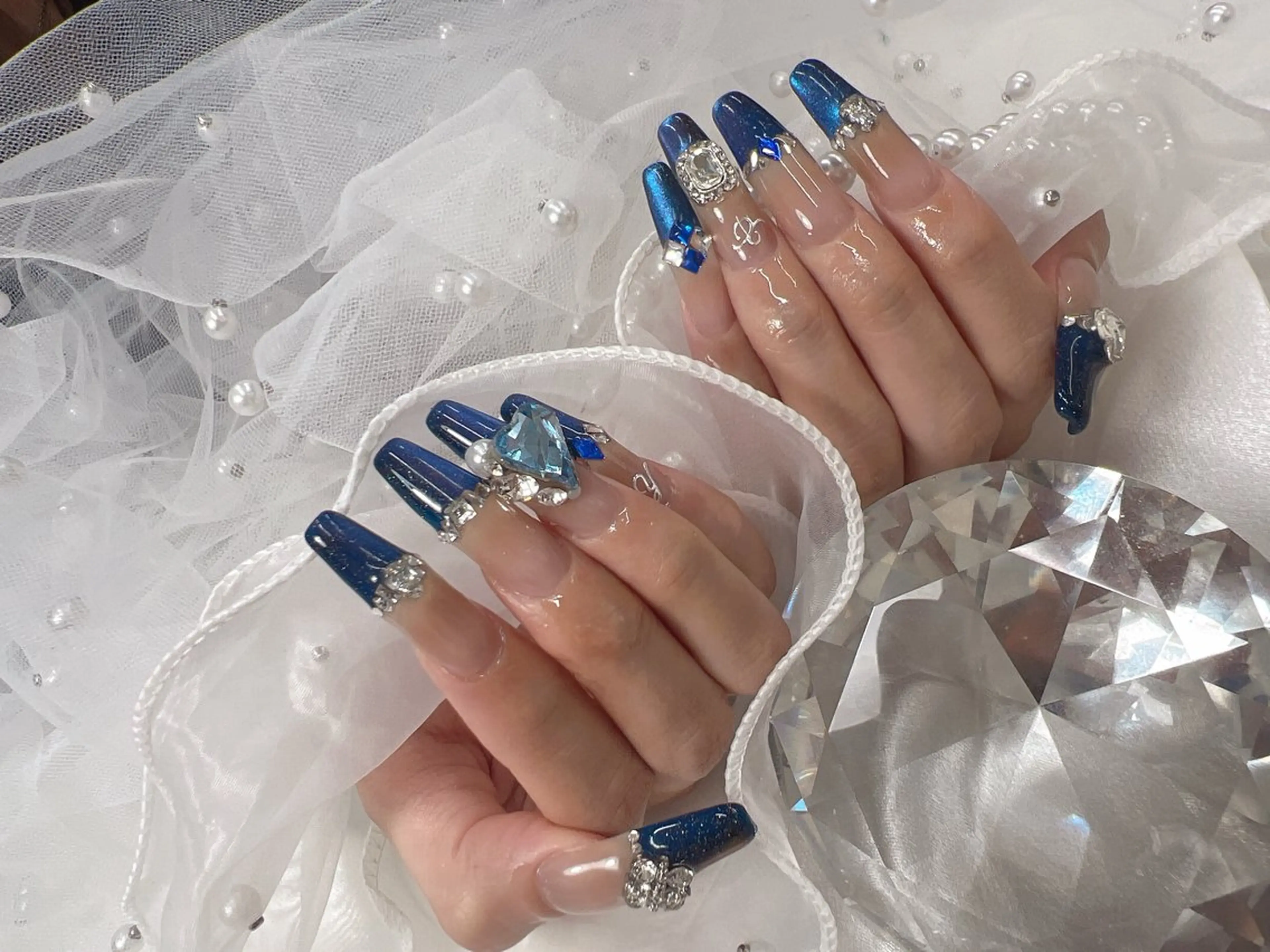 ネイル フレンチネイル マグネットネイル ハンドネイル bijou nails所属・bijou nails　蓮のネイルデザイン