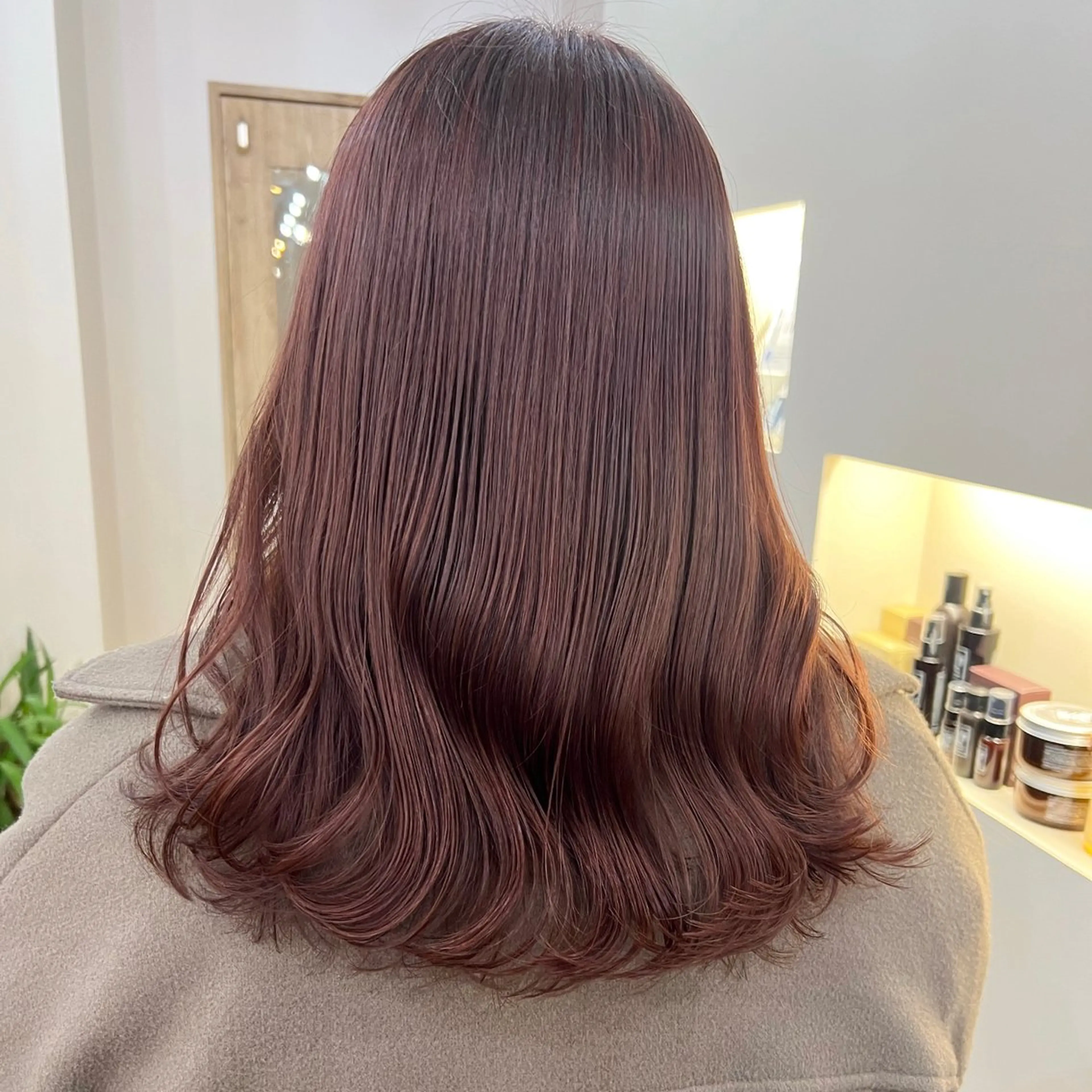 セミロング カラー ラベンダーカラー ピンクカラー ピンクラベンダー カット ヘアカラー トリートメント 透明感カラー/顔周り 臼井逸美のヘアスタイル