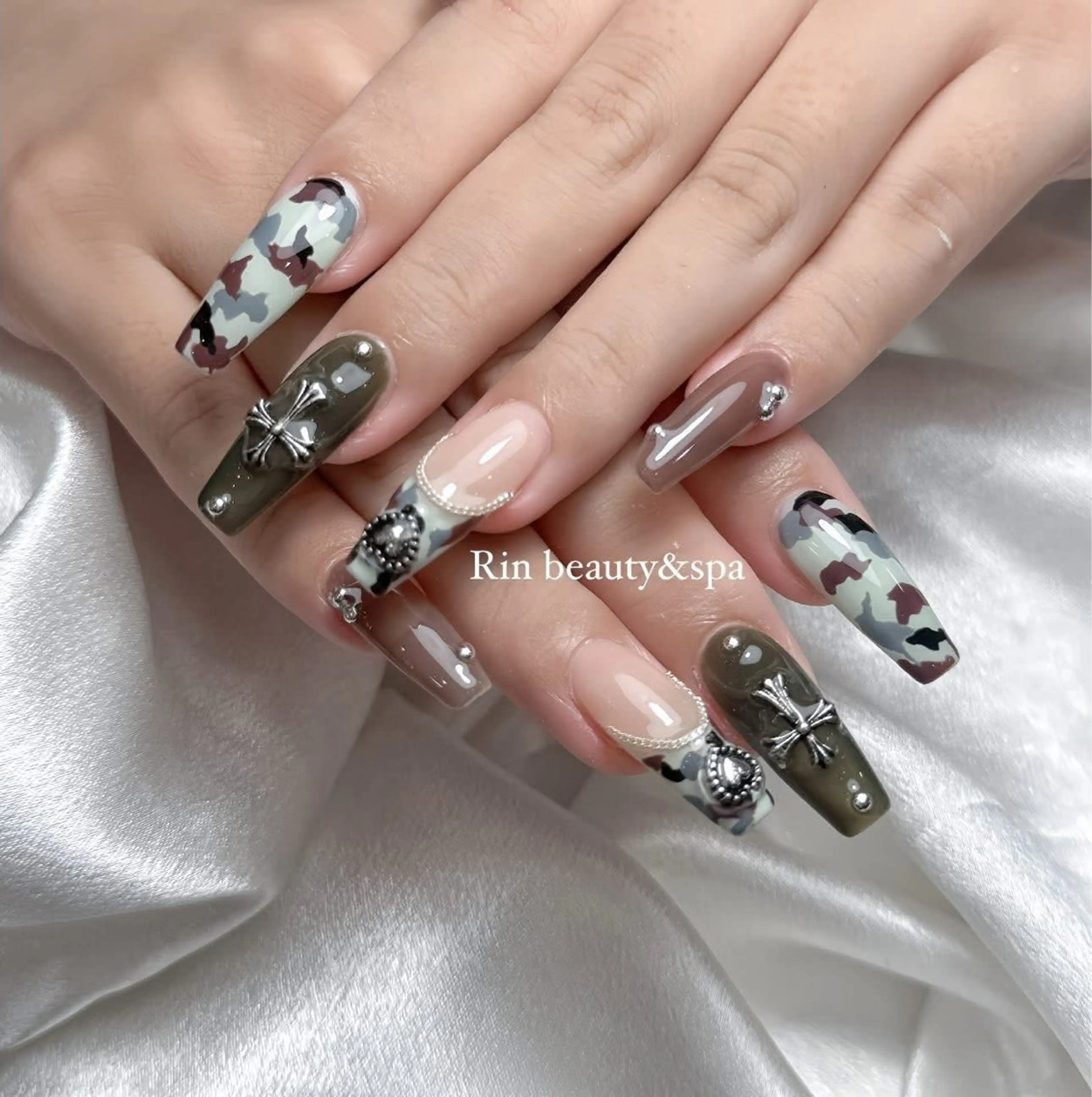 ネイル チークネイル フレンチネイル ガラスフレンチ グラデーション キラキラネイル ハンドネイル Rin Nail 新大久保店のネイルデザイン