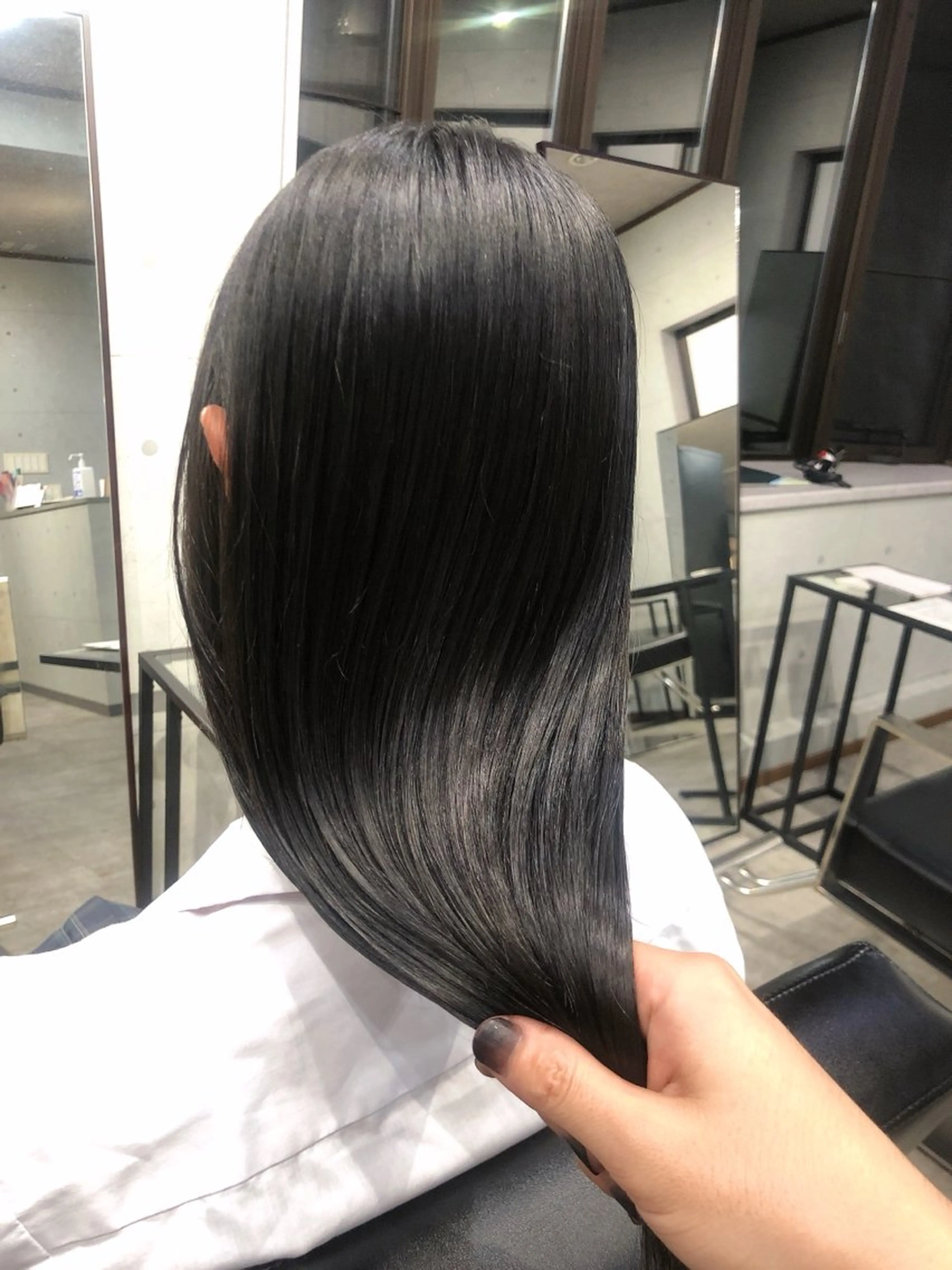 セミロング ボブ くびれヘア くせ毛 髪質改善 切りっぱなしロブ カット ヘアカラー REVE所属・REVE 【外国人風カラー】のヘアスタイル