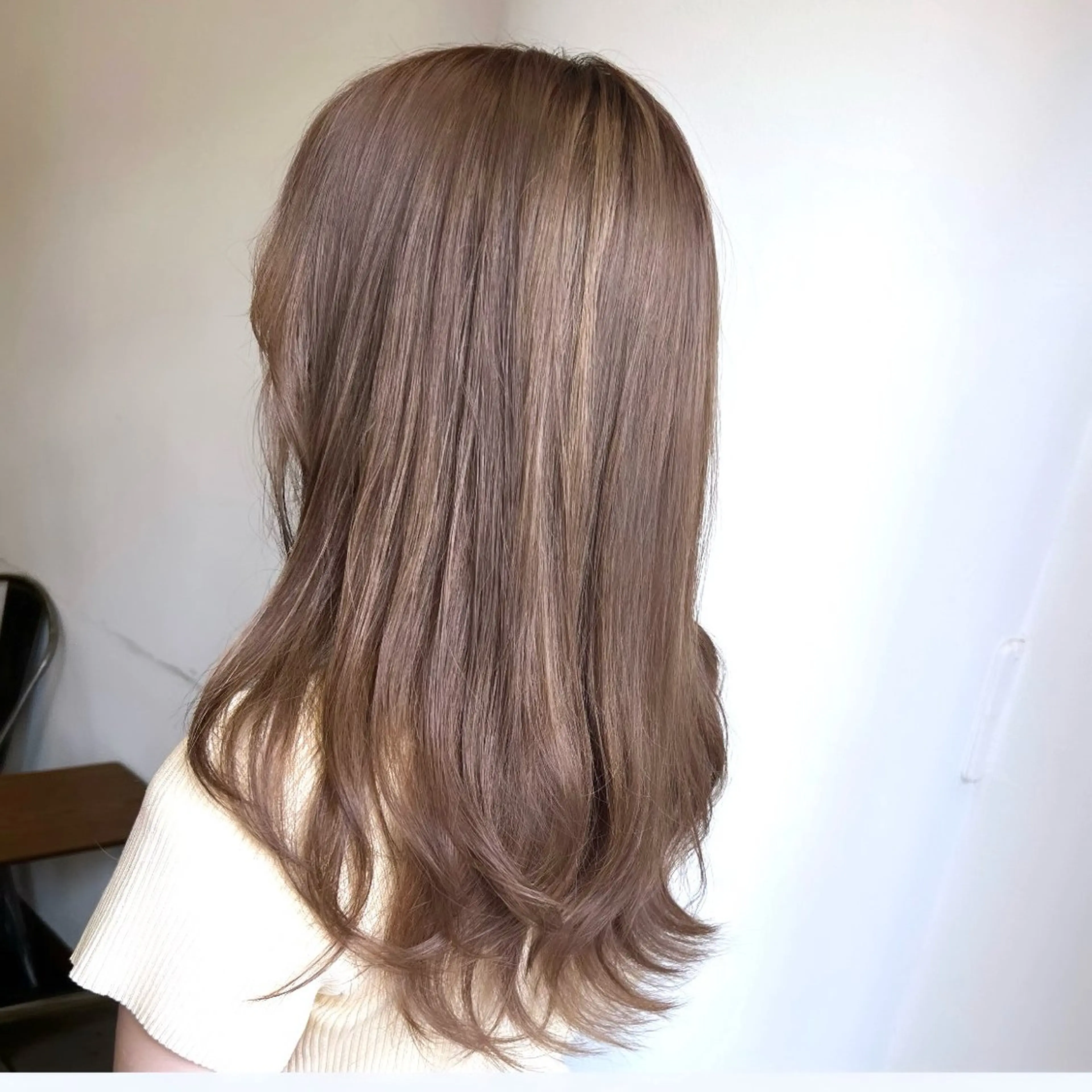 セミロング カラー gigi  ヘアーワークス所属・gigi hideのヘアスタイル