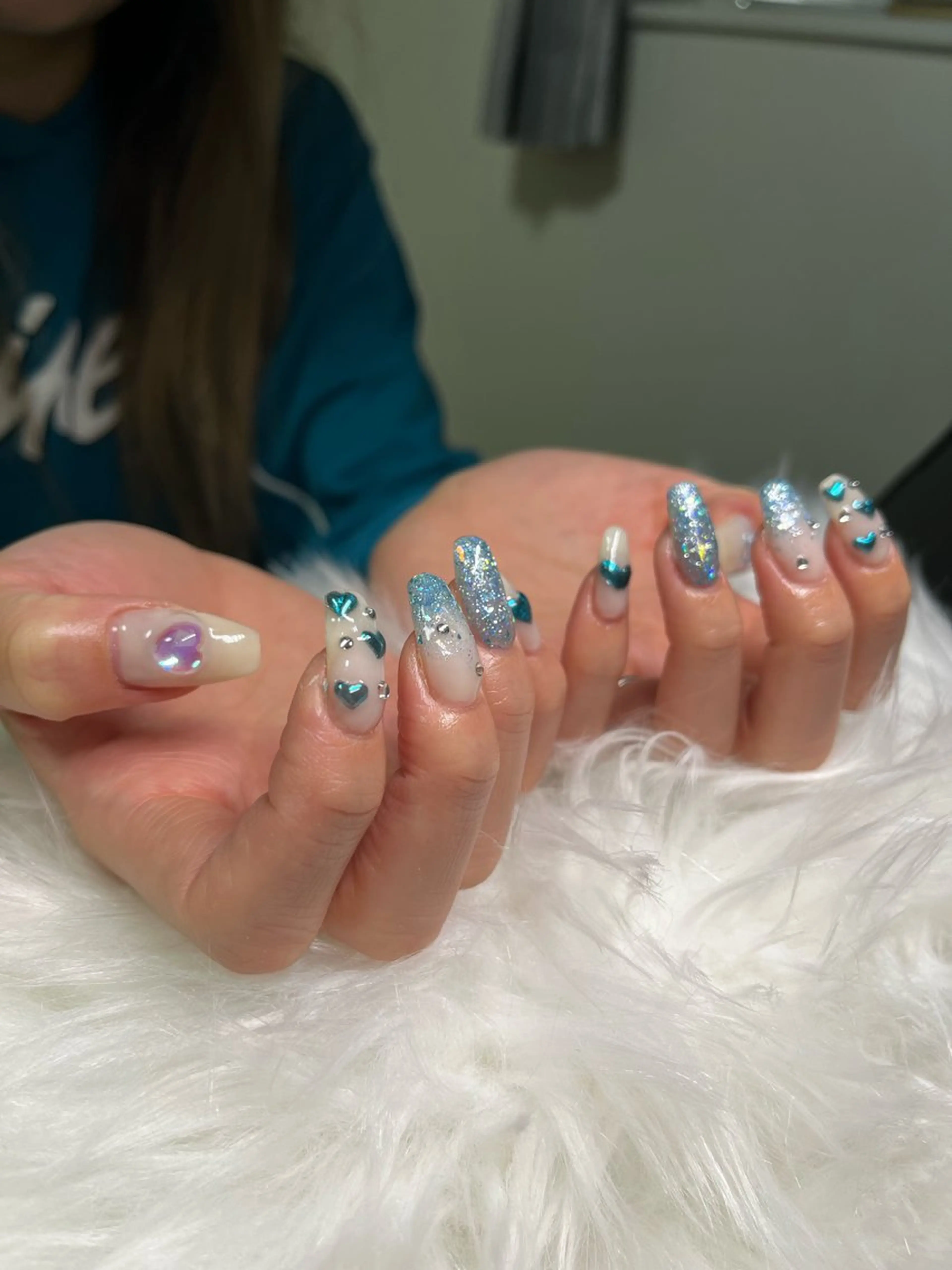 ネイル ブルー ハート 水色 ミラーネイル ぷっくりネイル ハンドネイル 🏠自宅 サロン💅natsuのネイルデザイン