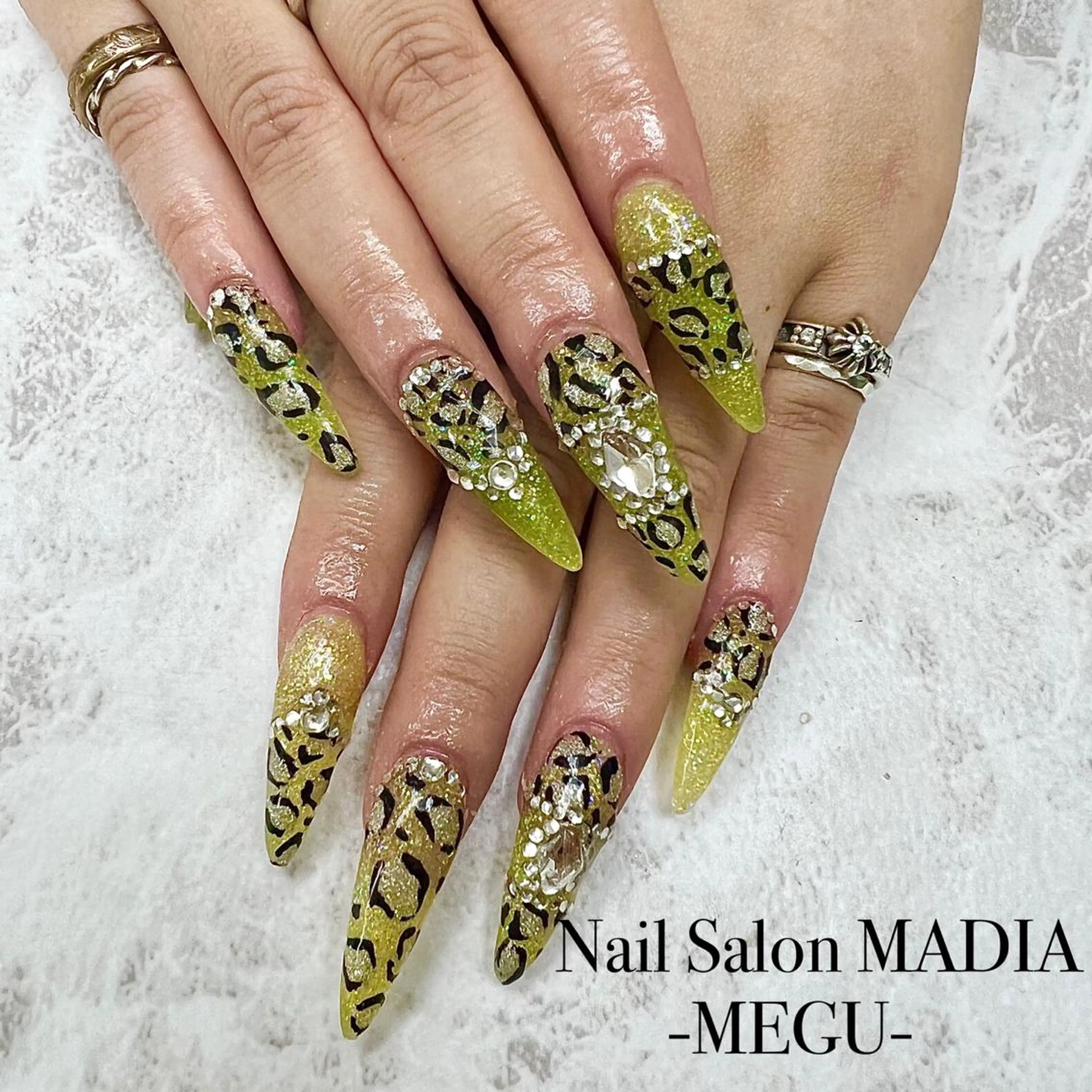 ネイル MADIA藤沢所属・MADIA MEGUのネイルデザイン