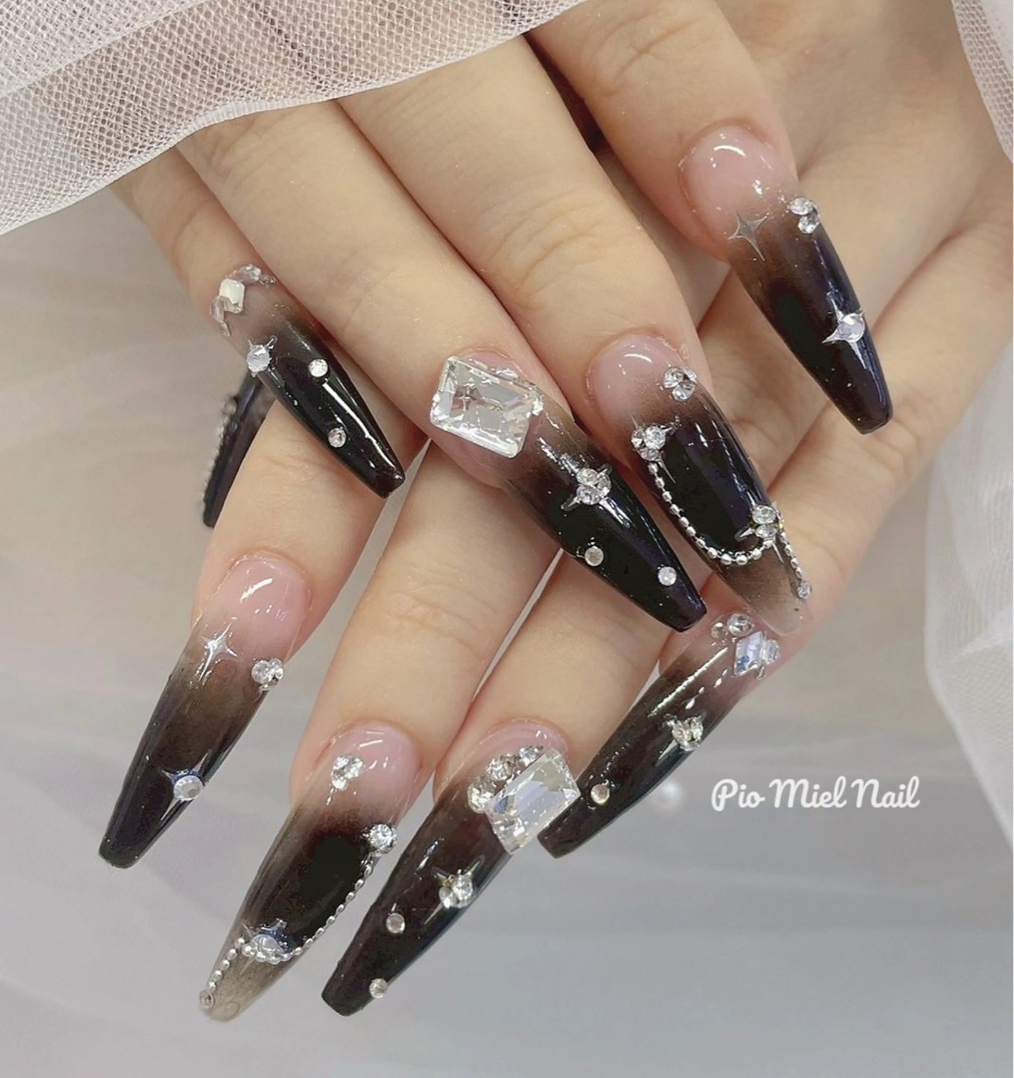 ロング ハンドネイル ハンドケア Pio Mielのネイルデザイン