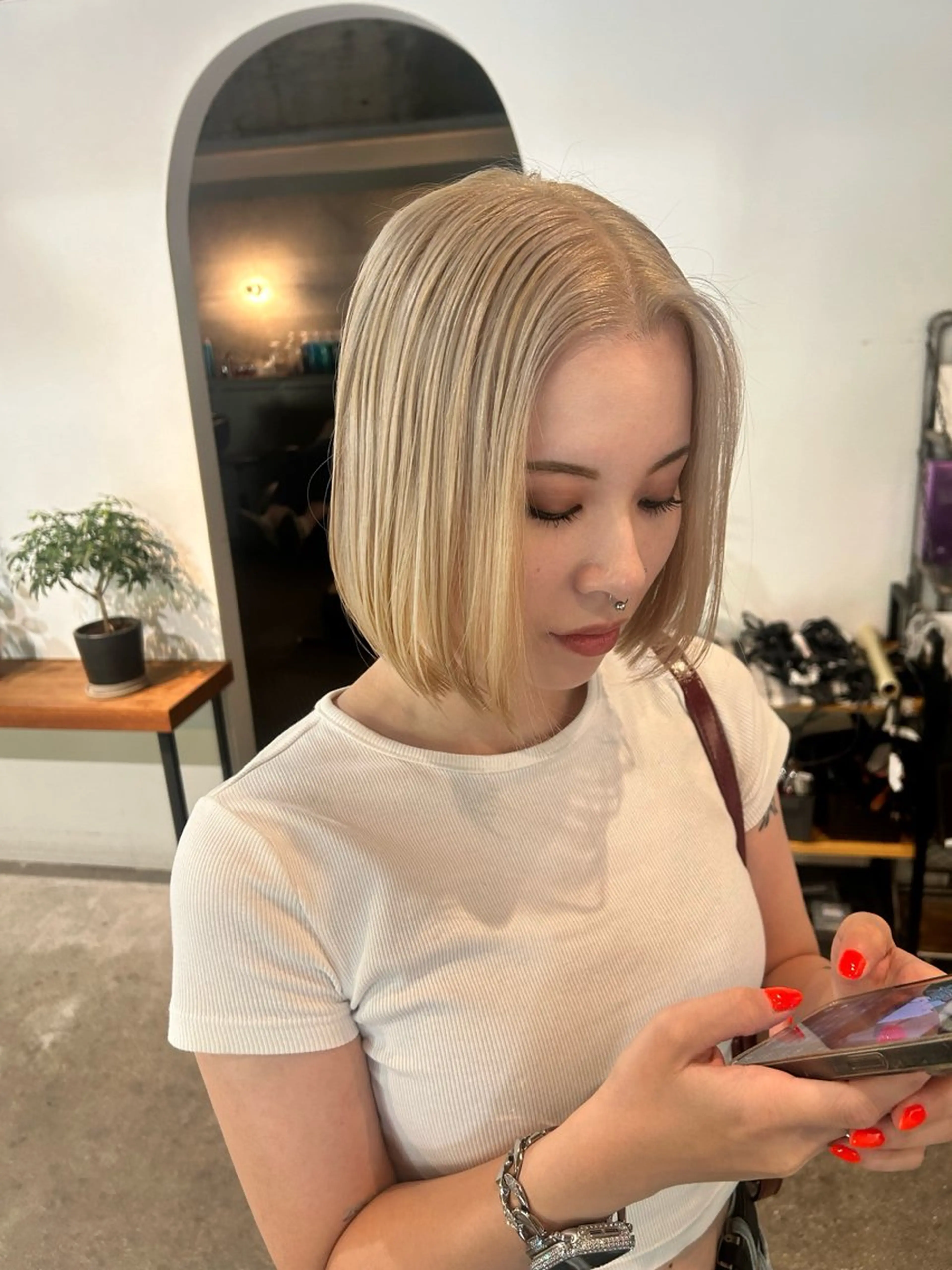 ショート カラー ブリーチ 永嶋 芽衣のヘアスタイル