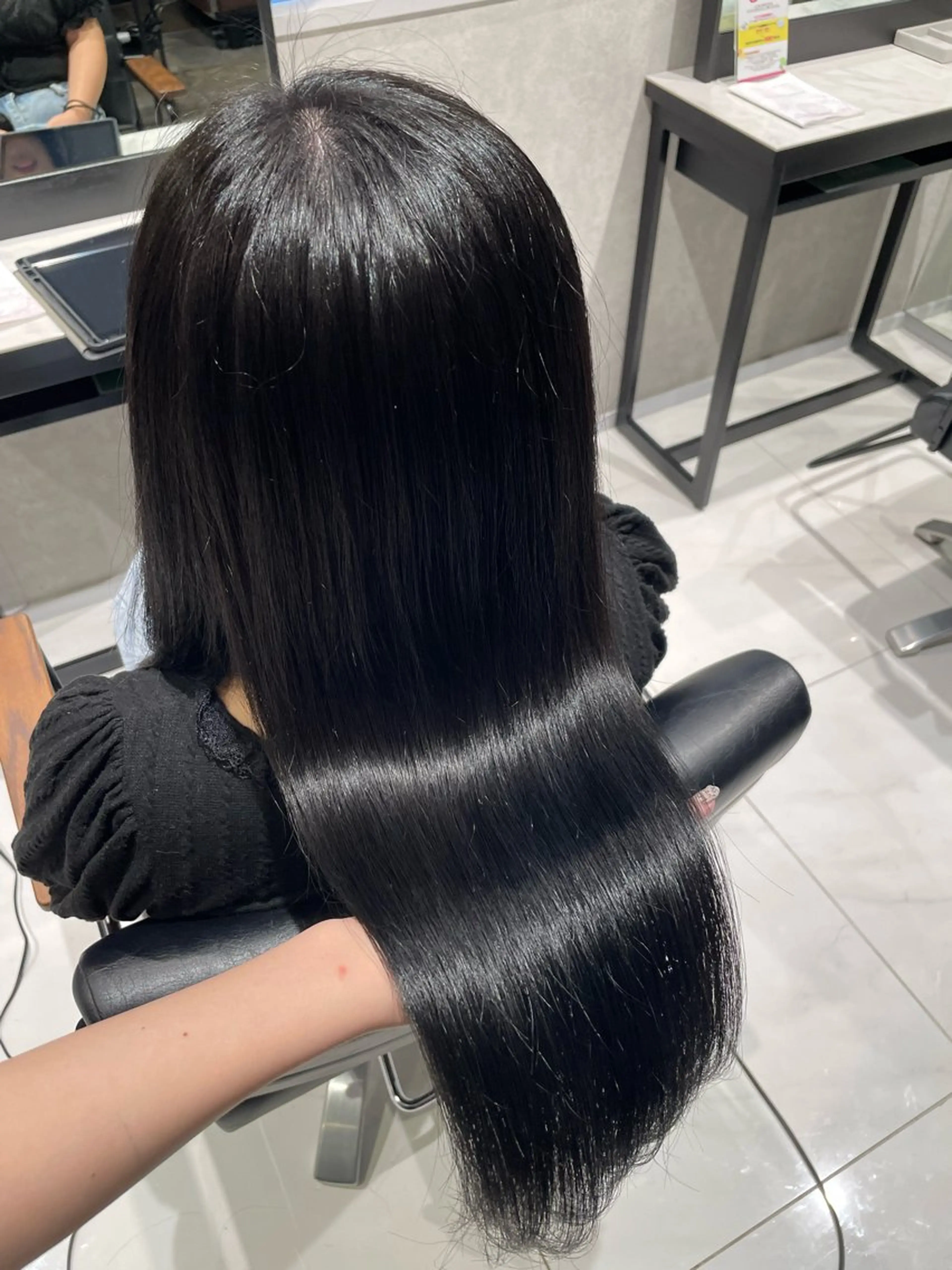 ロング ヘアカラー トリートメント 艶ブラウン/赤み消し /盛れる顔周りのヘアスタイル