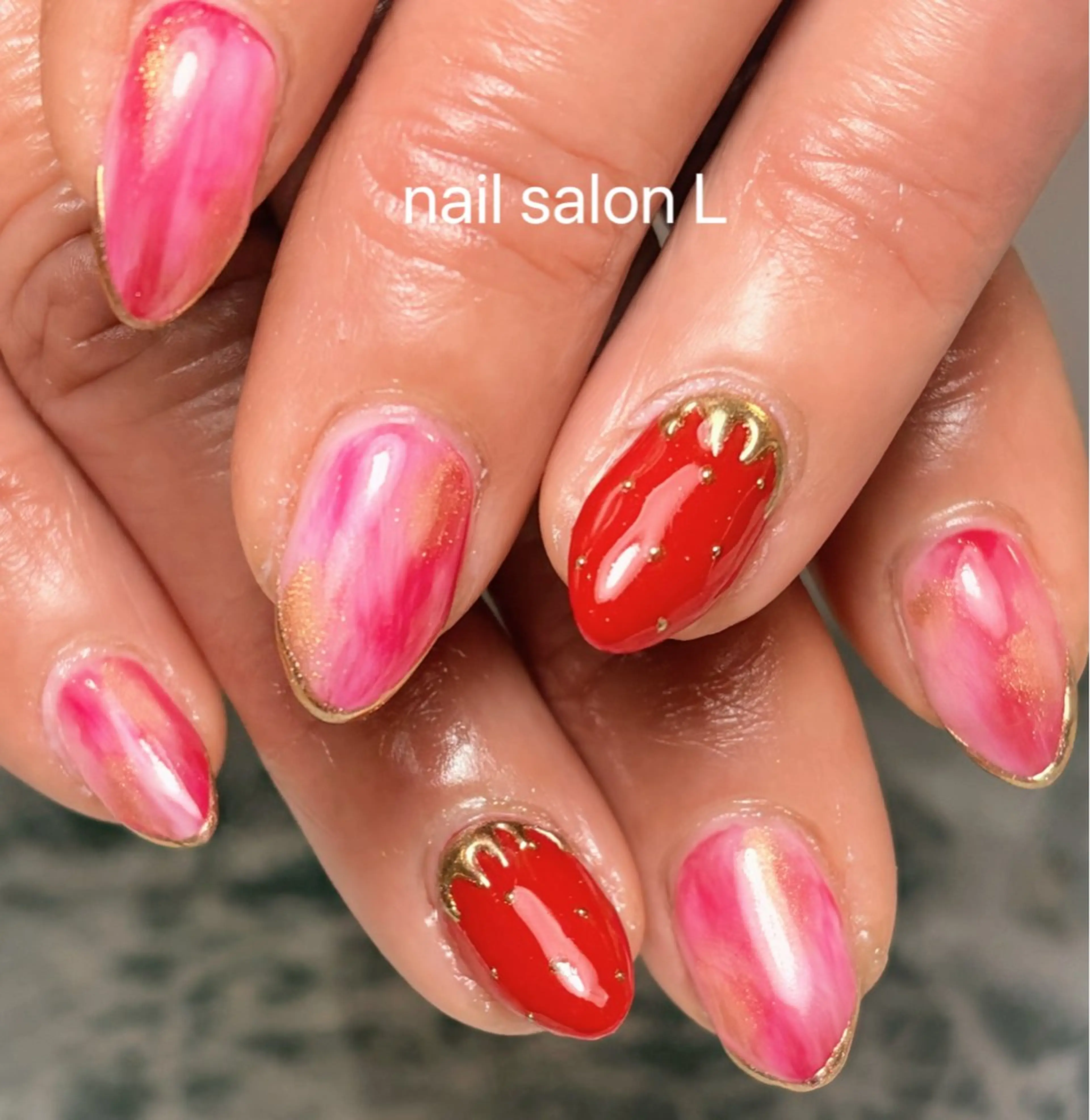 ネイル ゴールド 赤色 ハンドネイル 吉川市 ネイルサロンLのネイルデザイン