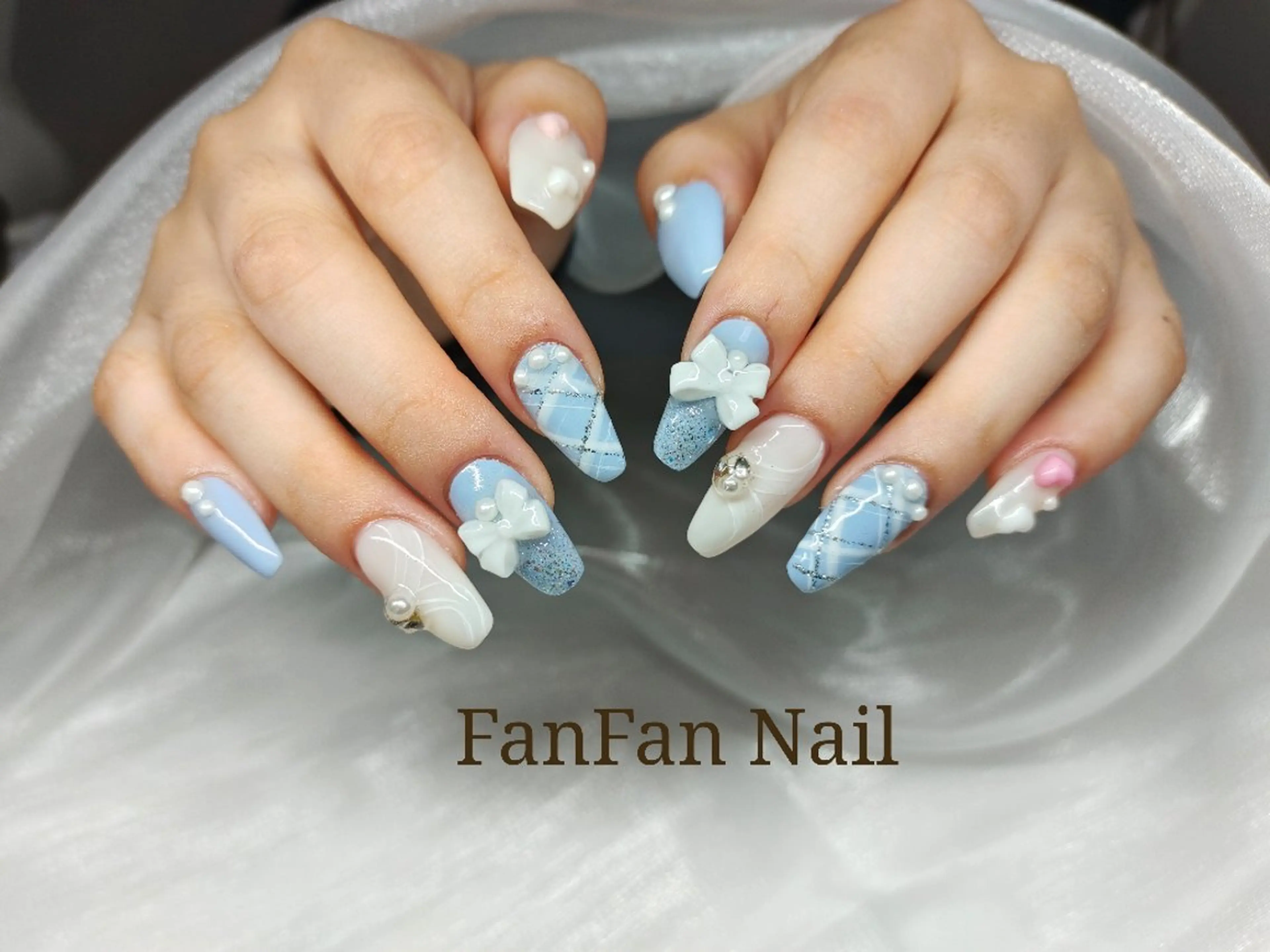 ネイル アートネイル オーロラネイル ガーリー キラキラネイル 韓国ネイル Fanfan  長さ出し専門のネイルデザイン