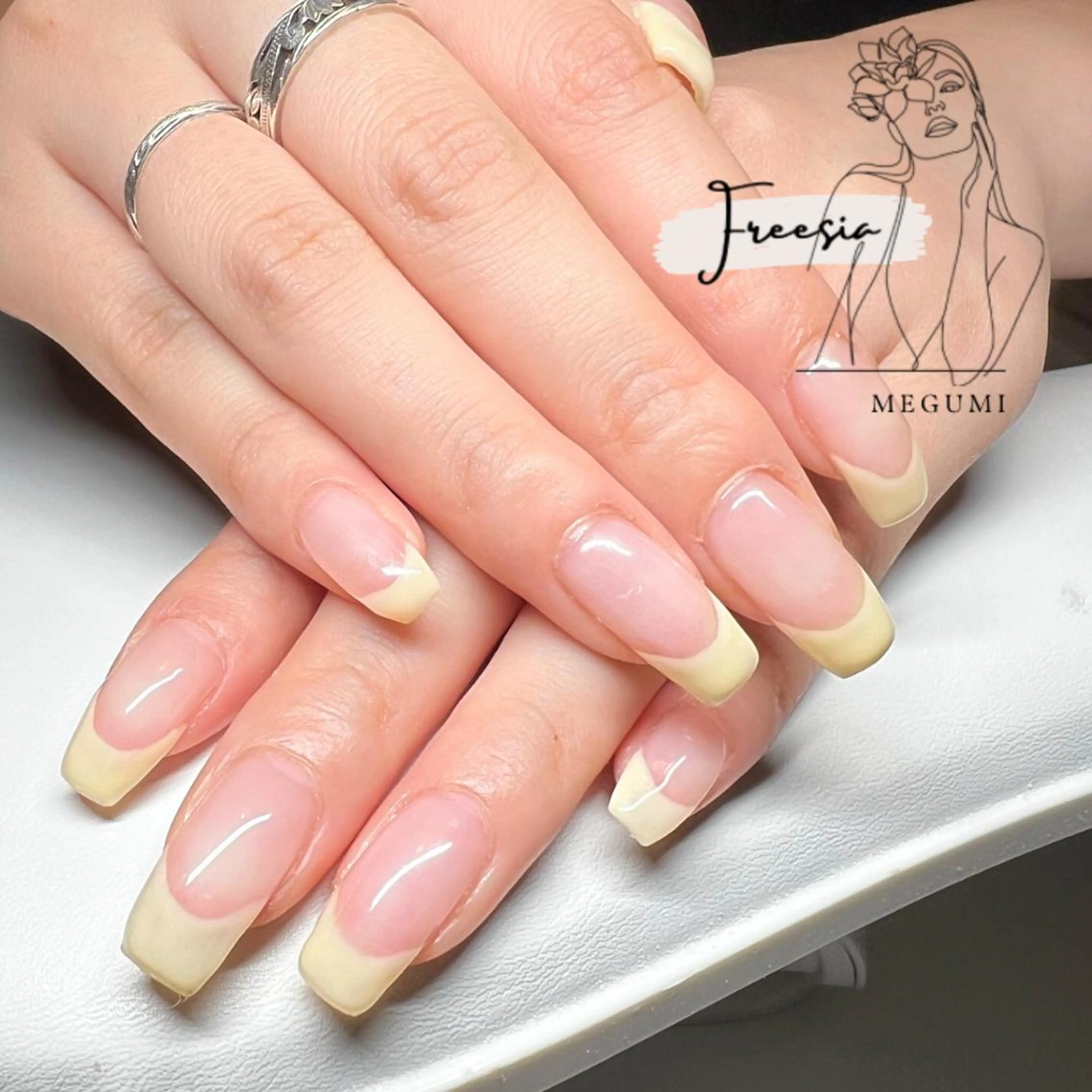 ネイル フレンチネイル 黄色 ハンドネイル 当日予約も歓迎⭕️ Megumiのネイルデザイン