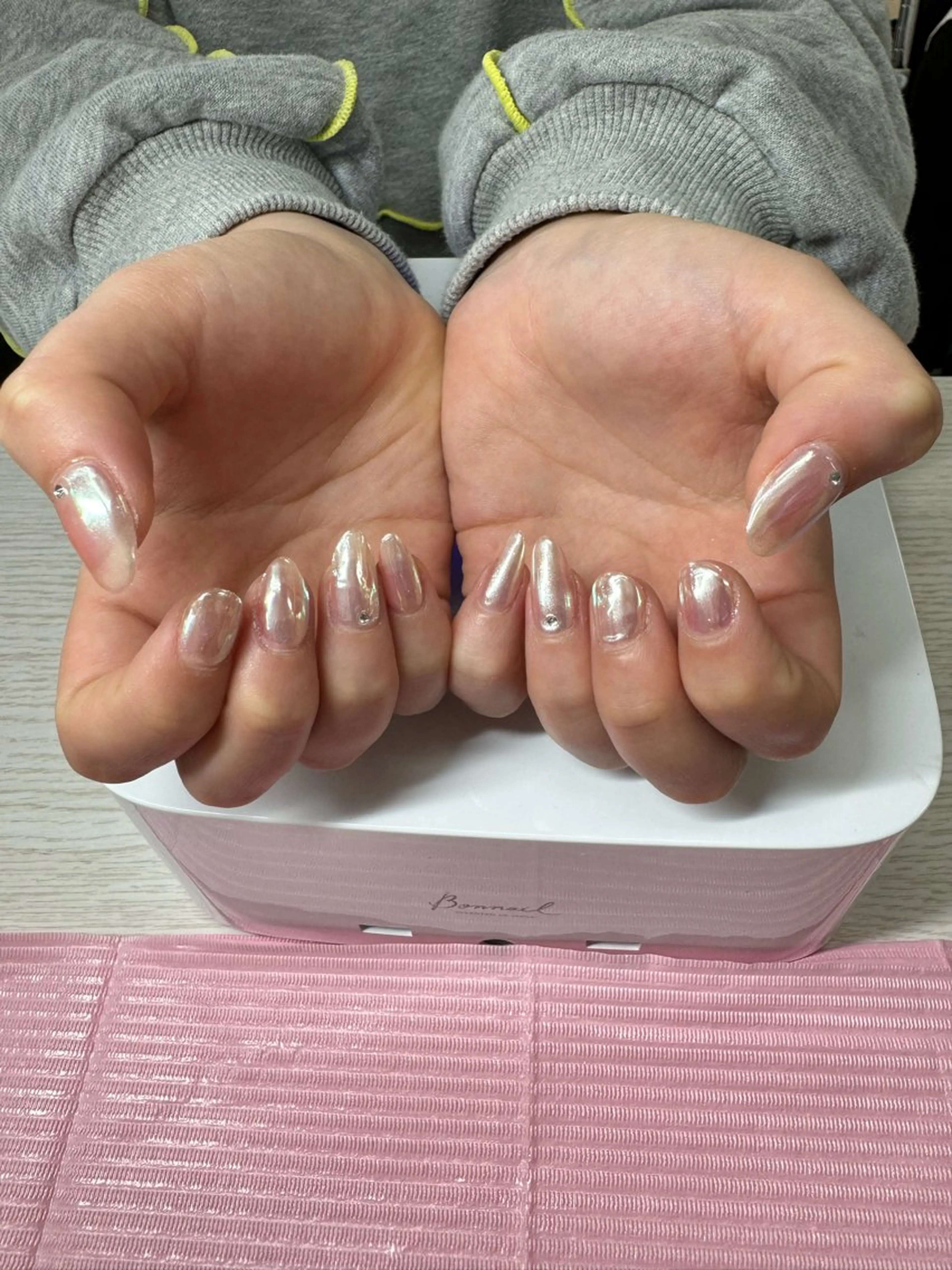 ネイル ミラーネイル ホワイト VENUSBELT 杏のネイルデザイン