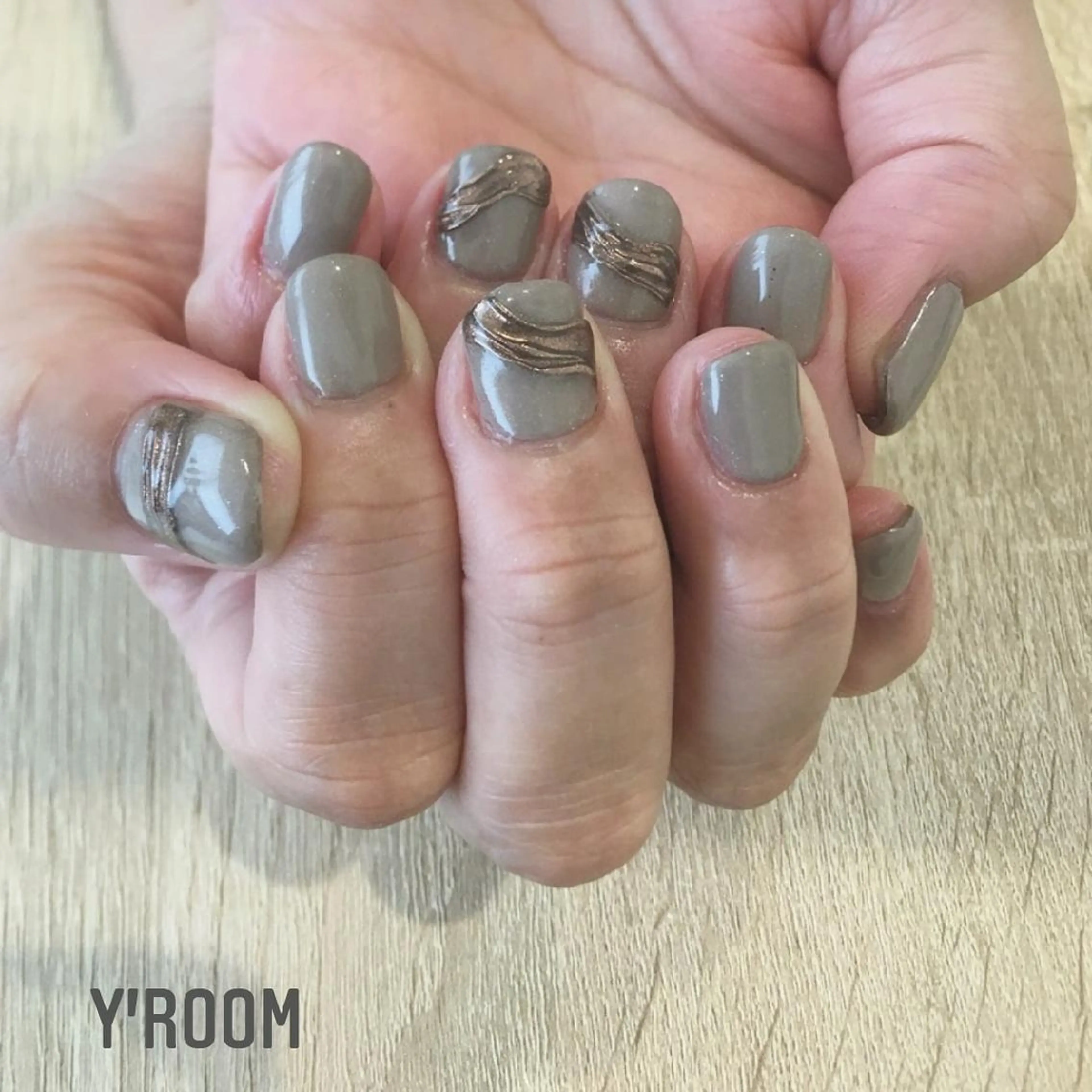 ネイル アートネイル ジェルネイル ミラーネイル ニュアンスネイル ワンカラーネイル YUKA （ネイリスト）のネイルデザイン