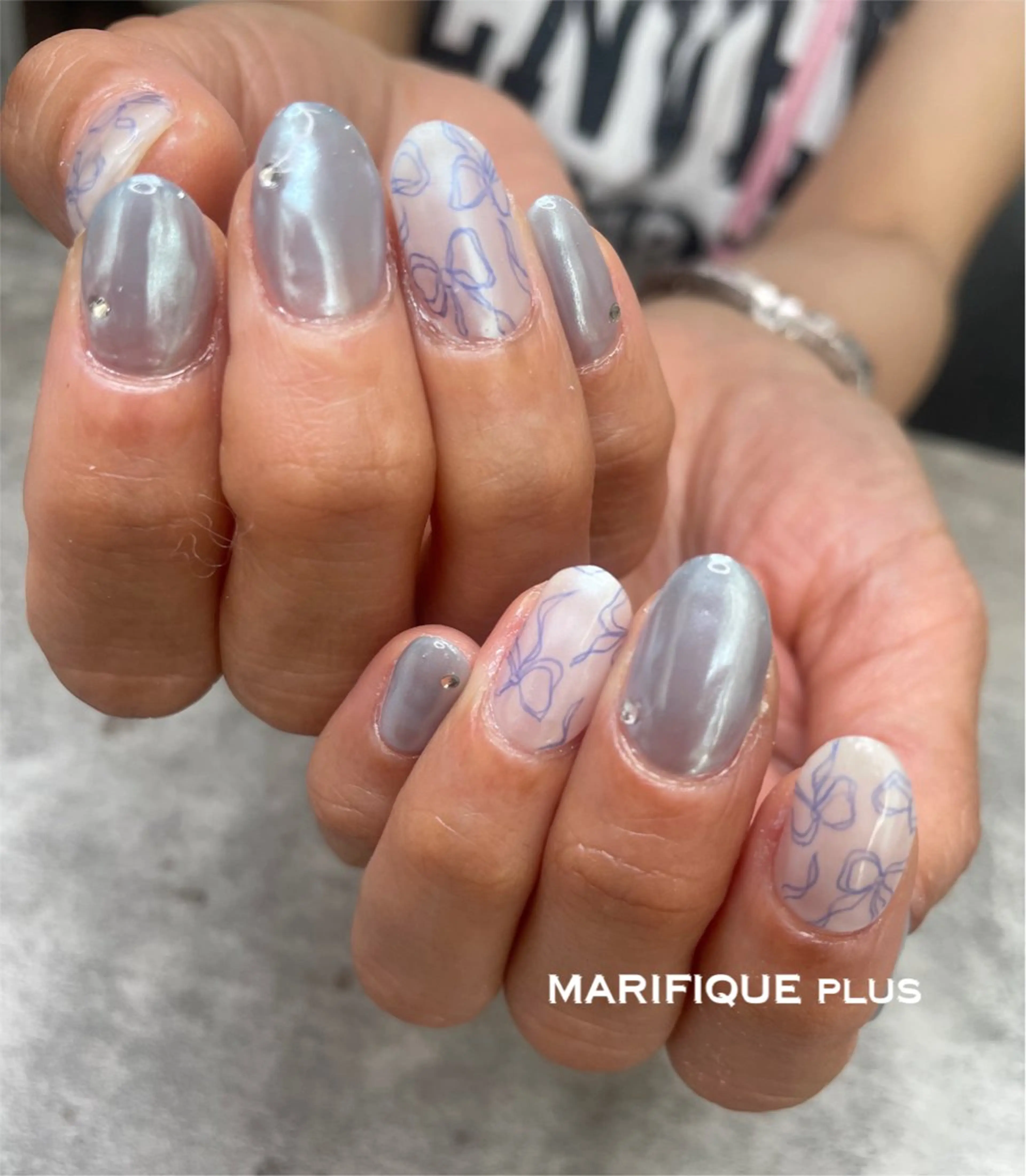 ネイル アートネイル オーロラネイル ブルー リボン 春ネイル ハンドネイル ma riのネイルデザイン