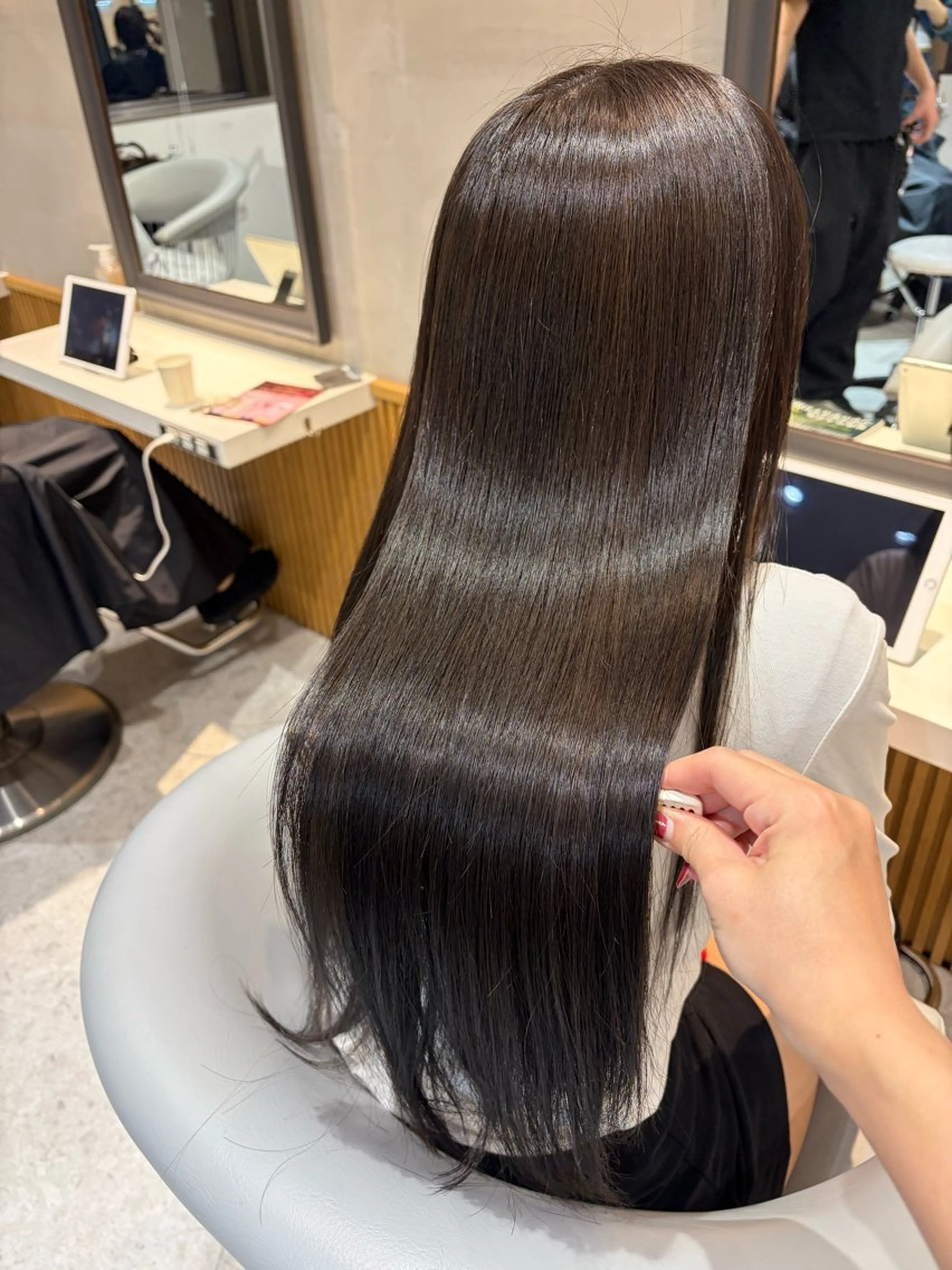 ロング 縮毛矯正 イウラ ショウヤのヘアスタイル