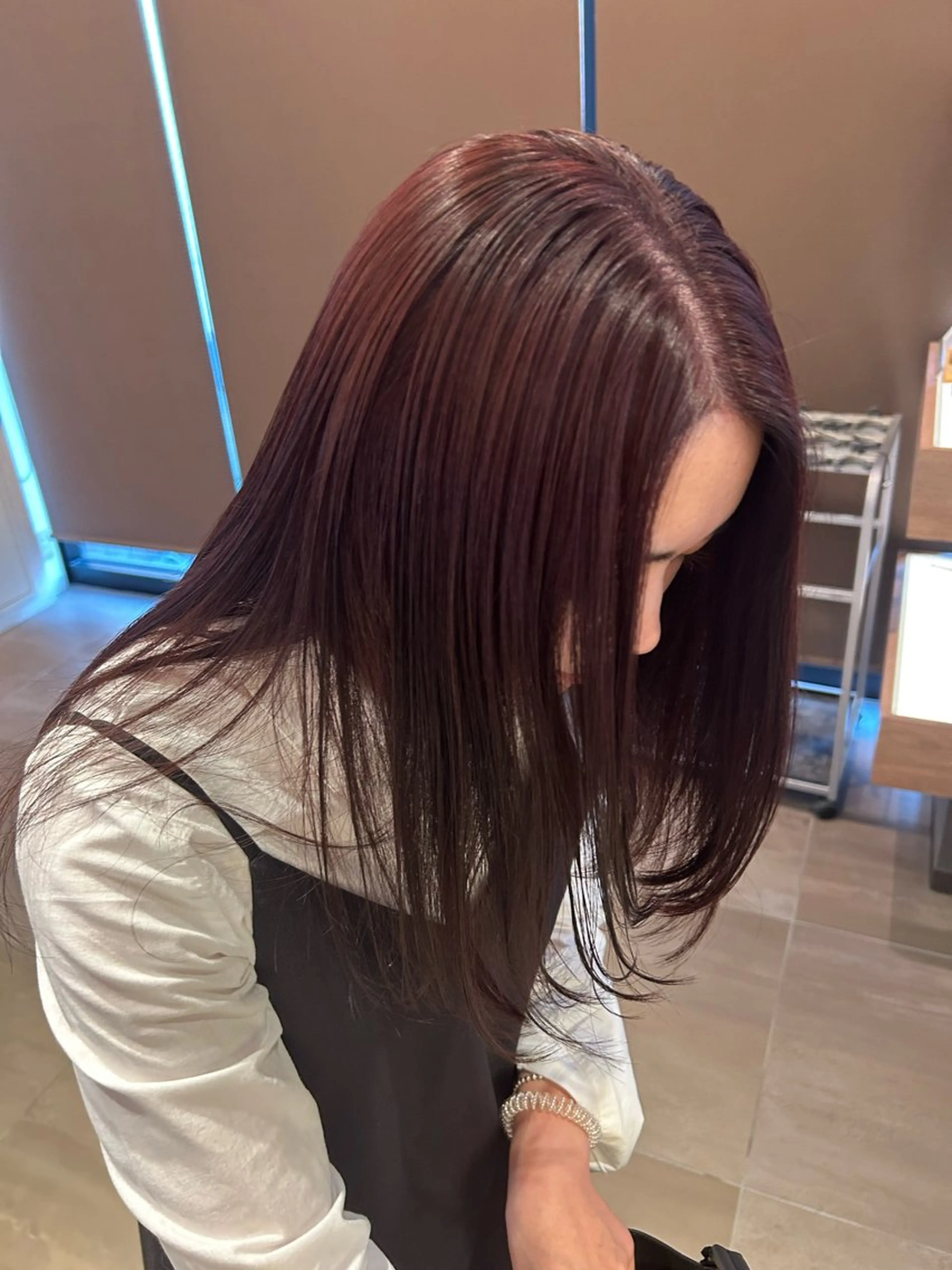 ロング 顔まわりレイヤー 顔周りカット レイヤーカット カット ヘアカラー 🕯透明感カラー ／ヒラリ🎀のヘアスタイル