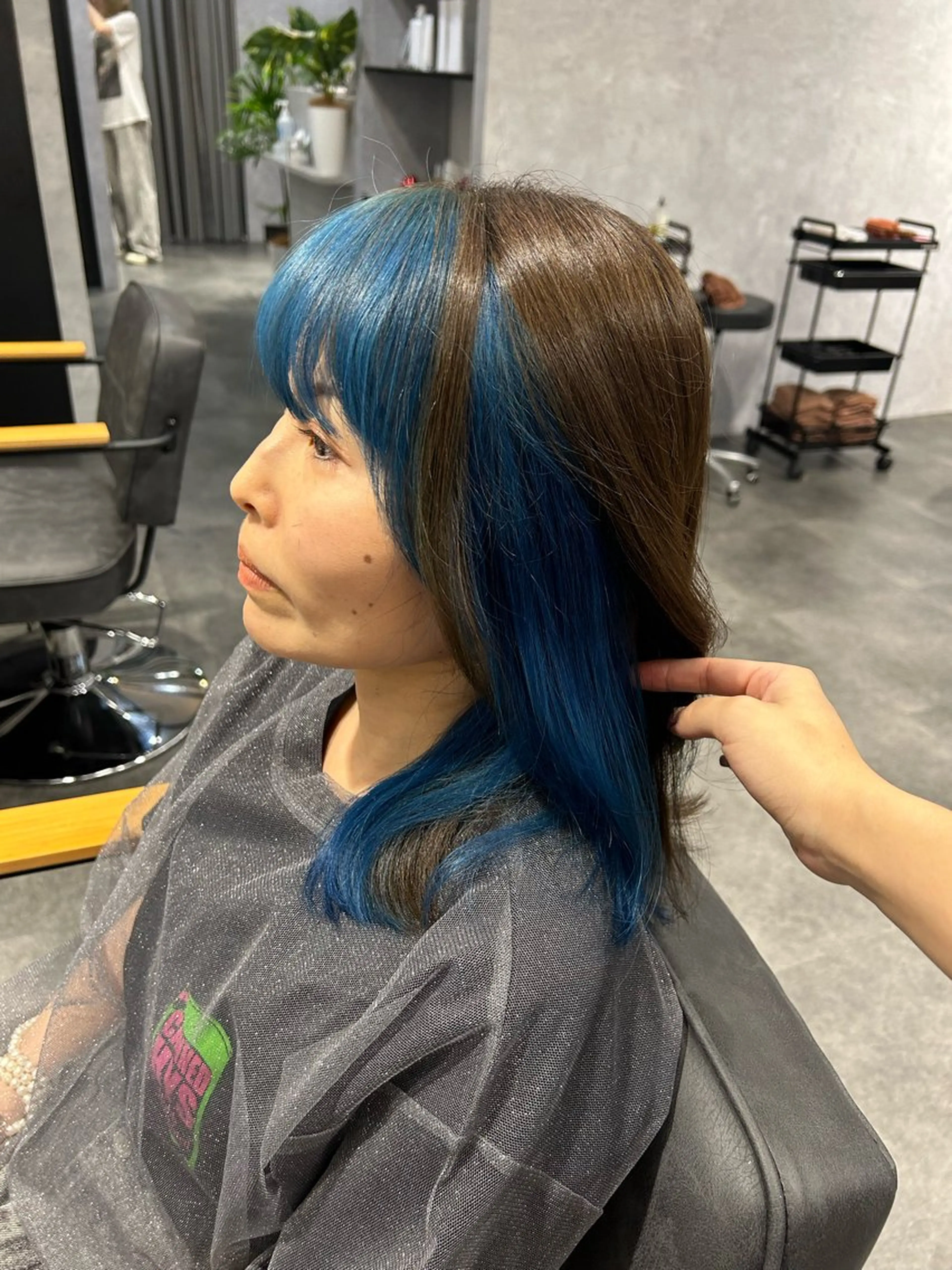 ミディアム カラー ブルーカラー グレージュ カット ヘアカラー プルエクステ/インナ ーカラー🦊はるなのヘアスタイル