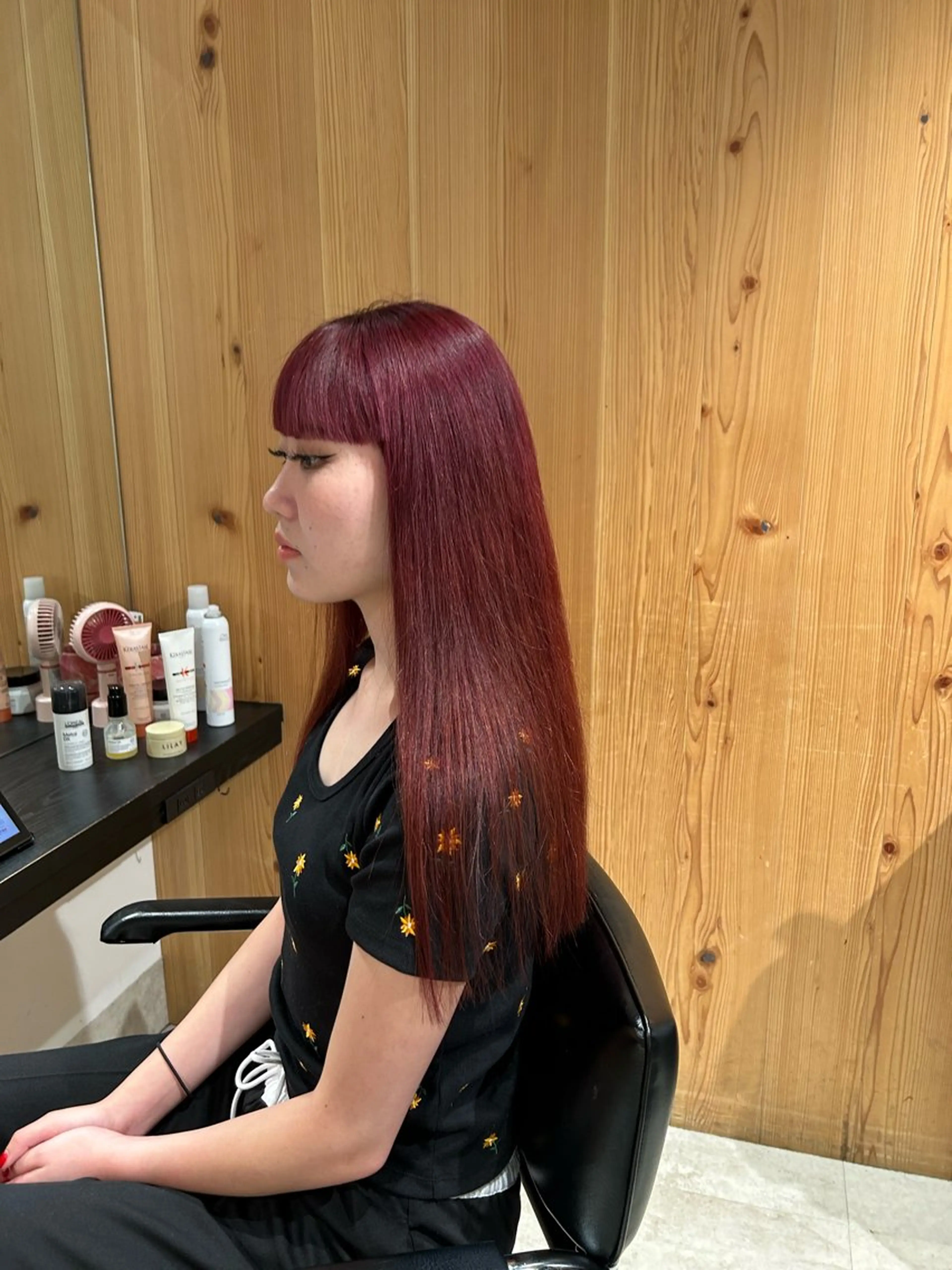 ロング カラー ブリーチ ボルドーカラー GO TODAY SHAIRE SALON 渋谷モディ所属・スキバサミを使わない カット🌼唯🌼のヘアスタイル