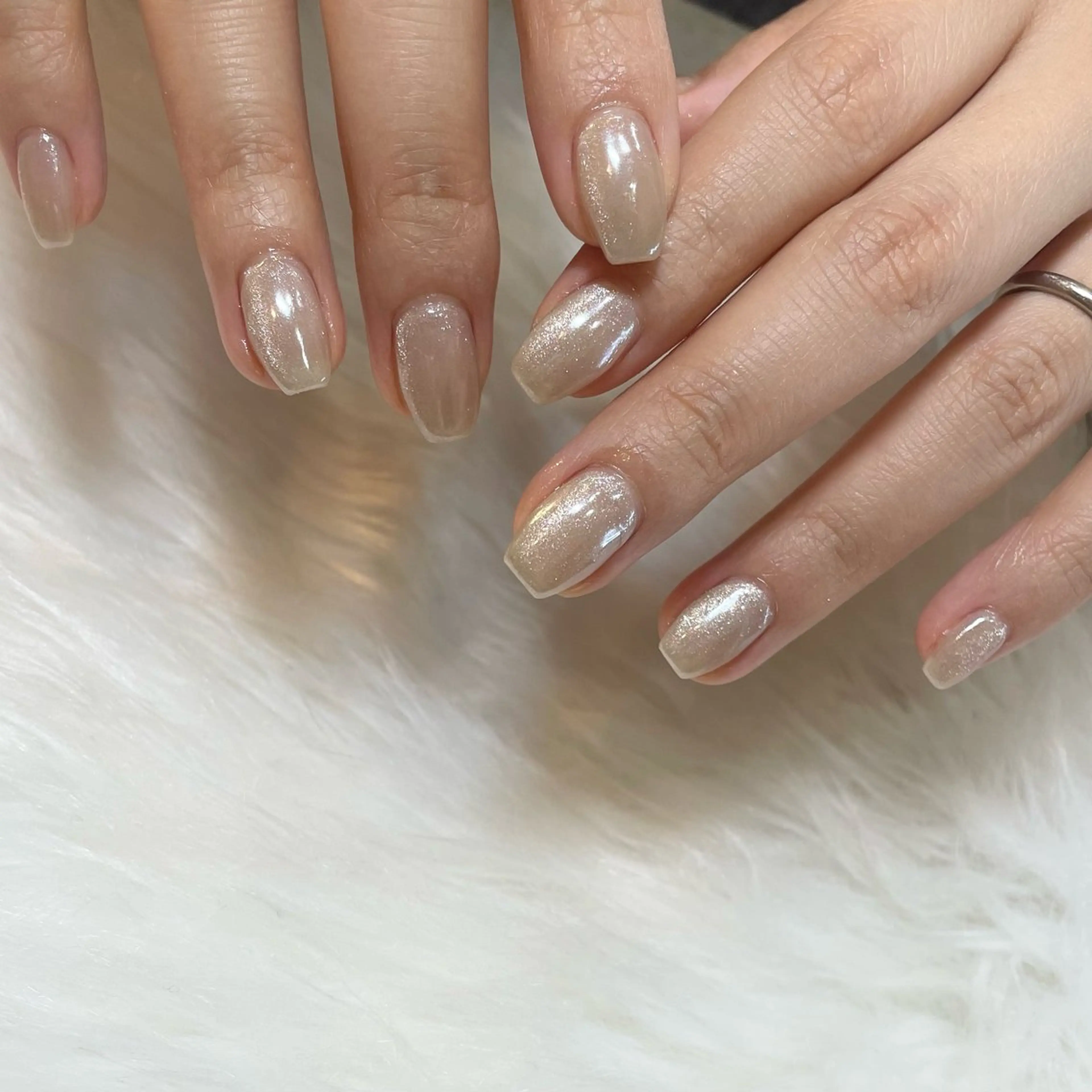 ネイル オーロラネイル マグネットネイル ホワイト Nail Salon Gummi.のネイルデザイン