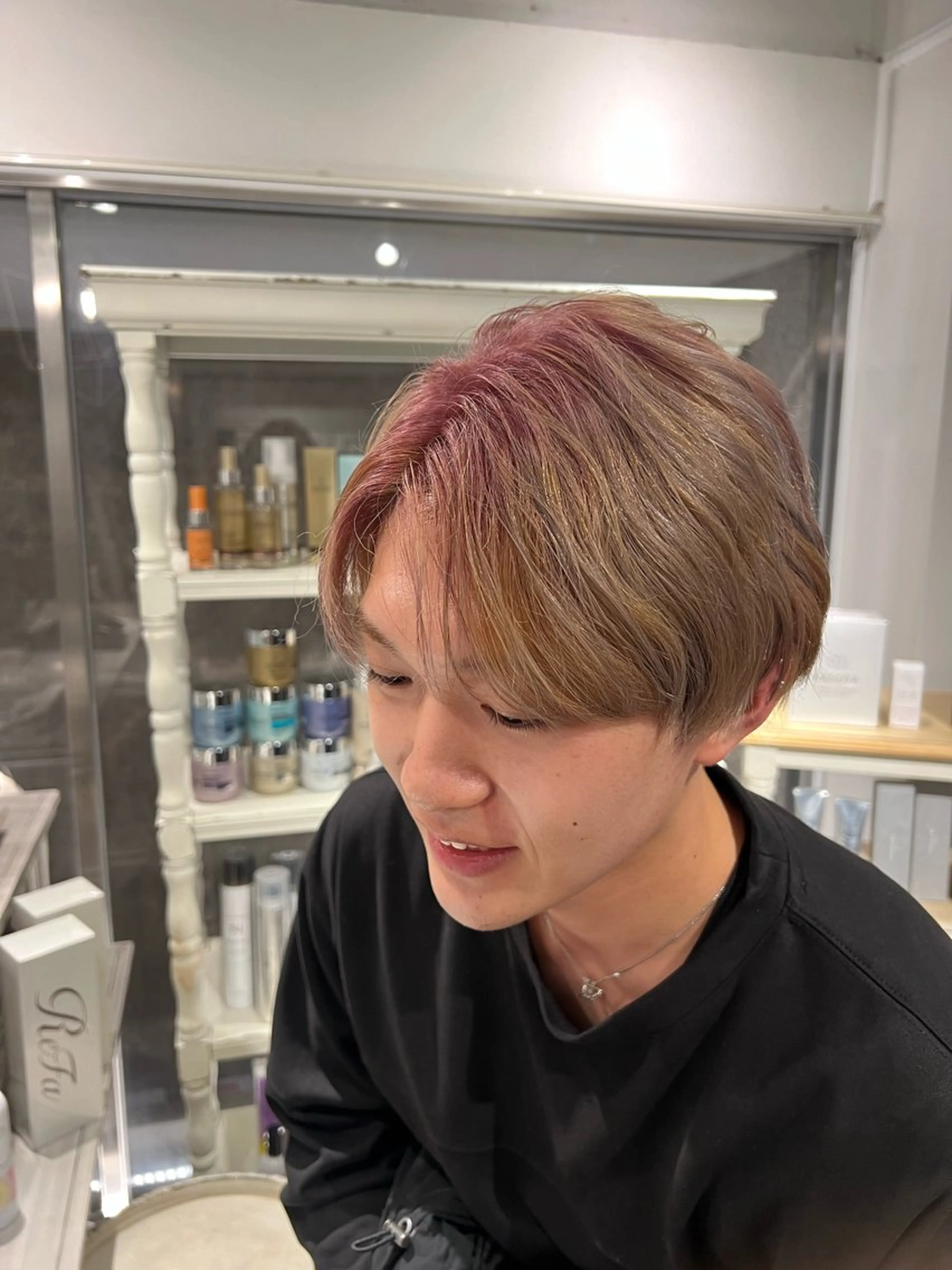 カラー メンズ メンズハイトーン ハイトーンカラー ピンクカラー ヘアカラー ミカ/名駅/レイヤー /ブリーチなしカラーのヘアスタイル