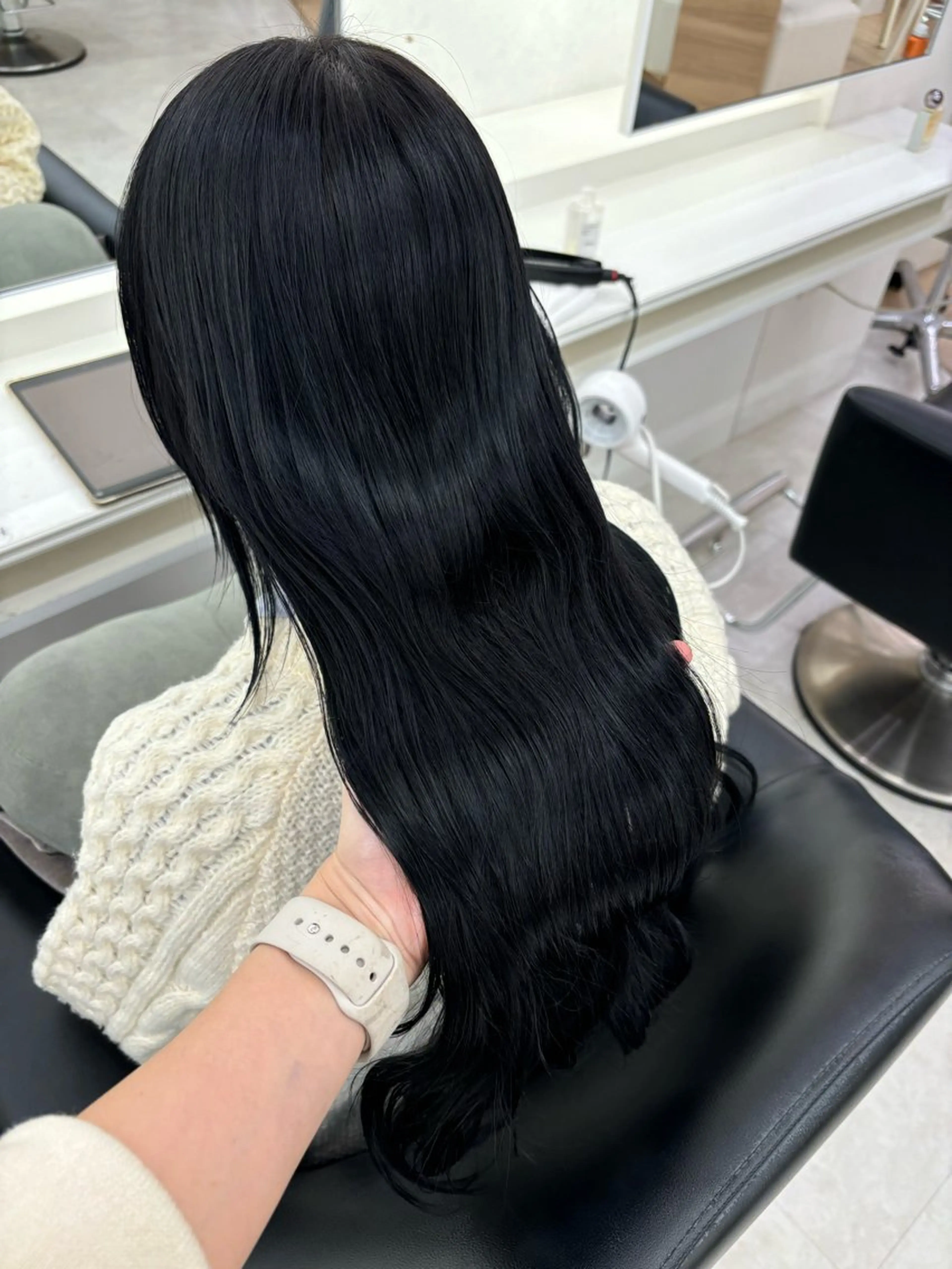 【暗くしたい方必見✨️】黒染めじゃない暗髪カラー🩶韓国風艶カラー🇰🇷の写真