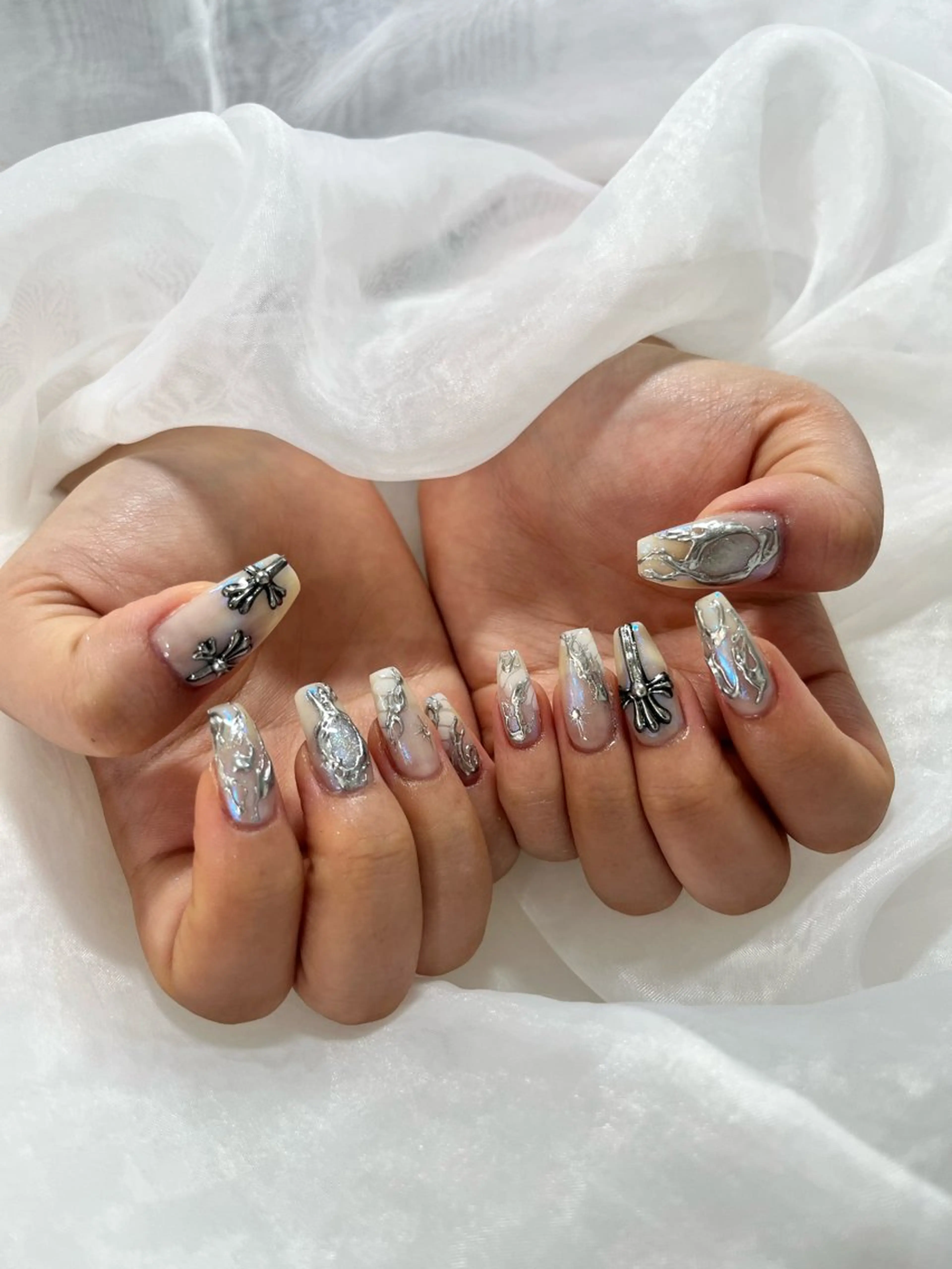 ネイル アートネイル 長さ出し シルバー ハンドネイル éclat-nail salon-所属・松本 ゆみかのネイルデザイン