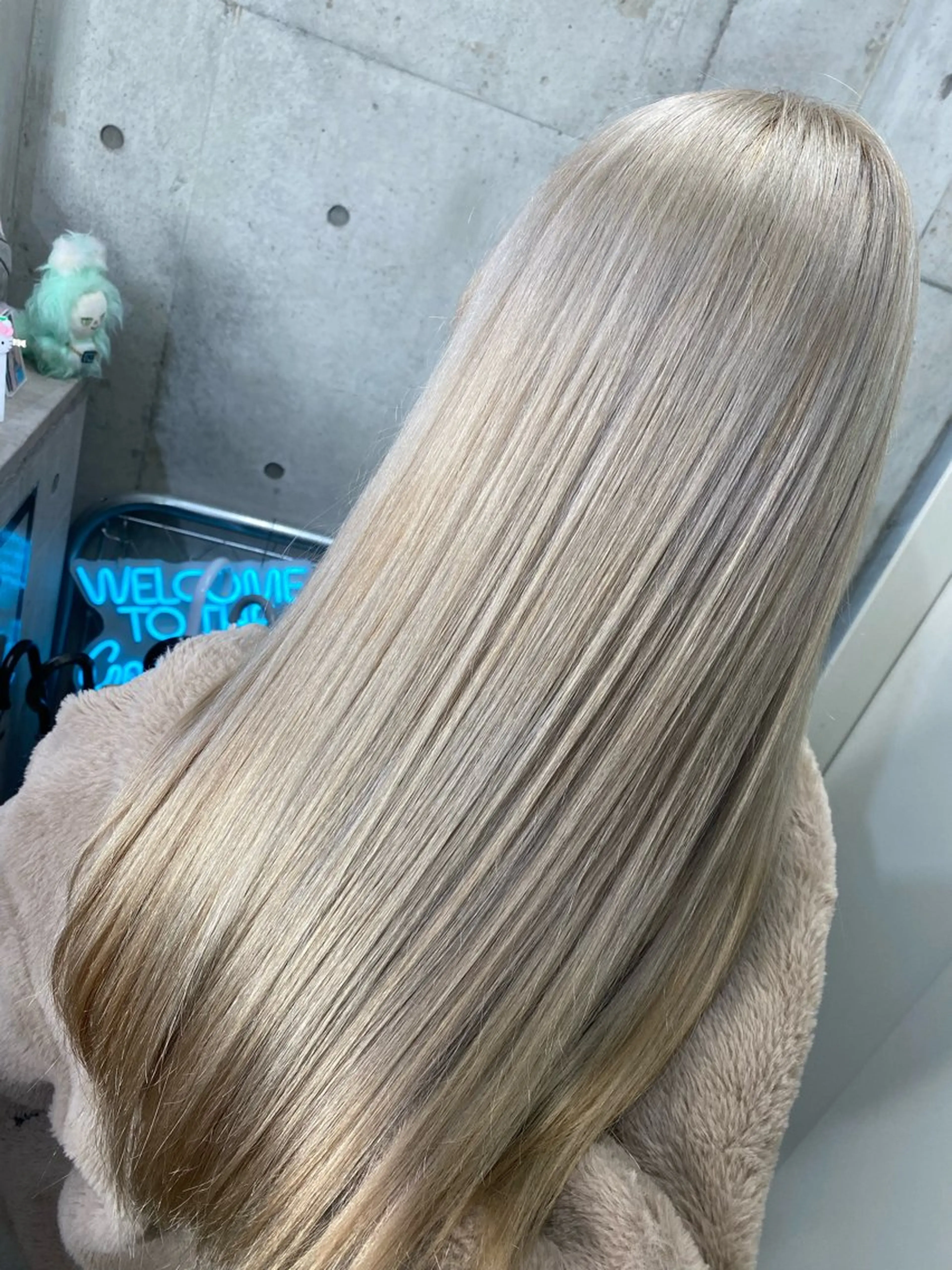 ロング カラー バレイヤージュ ベージュカラー ブリーチ ミルクティーベージュ ホワイトミルクティーベージュ ヘアカラー 國分 伸也のヘアスタイル