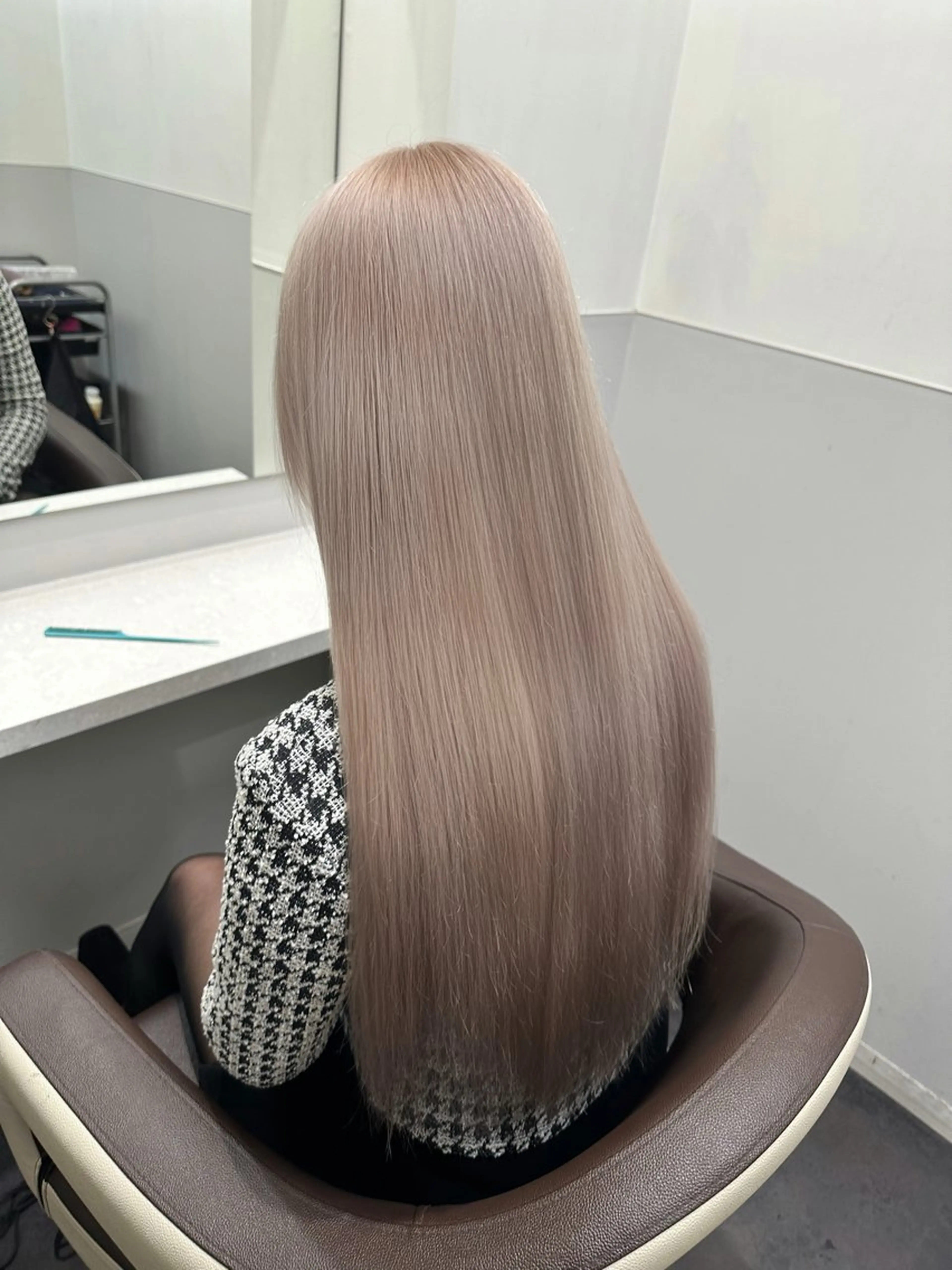 ロング カラー ベージュカラー ミルクティーベージュ ホワイトミルクティーベージュ カット ヘアカラー トリートメント 🦋レイヤーカット ミドリカワ🦋のヘアスタイル