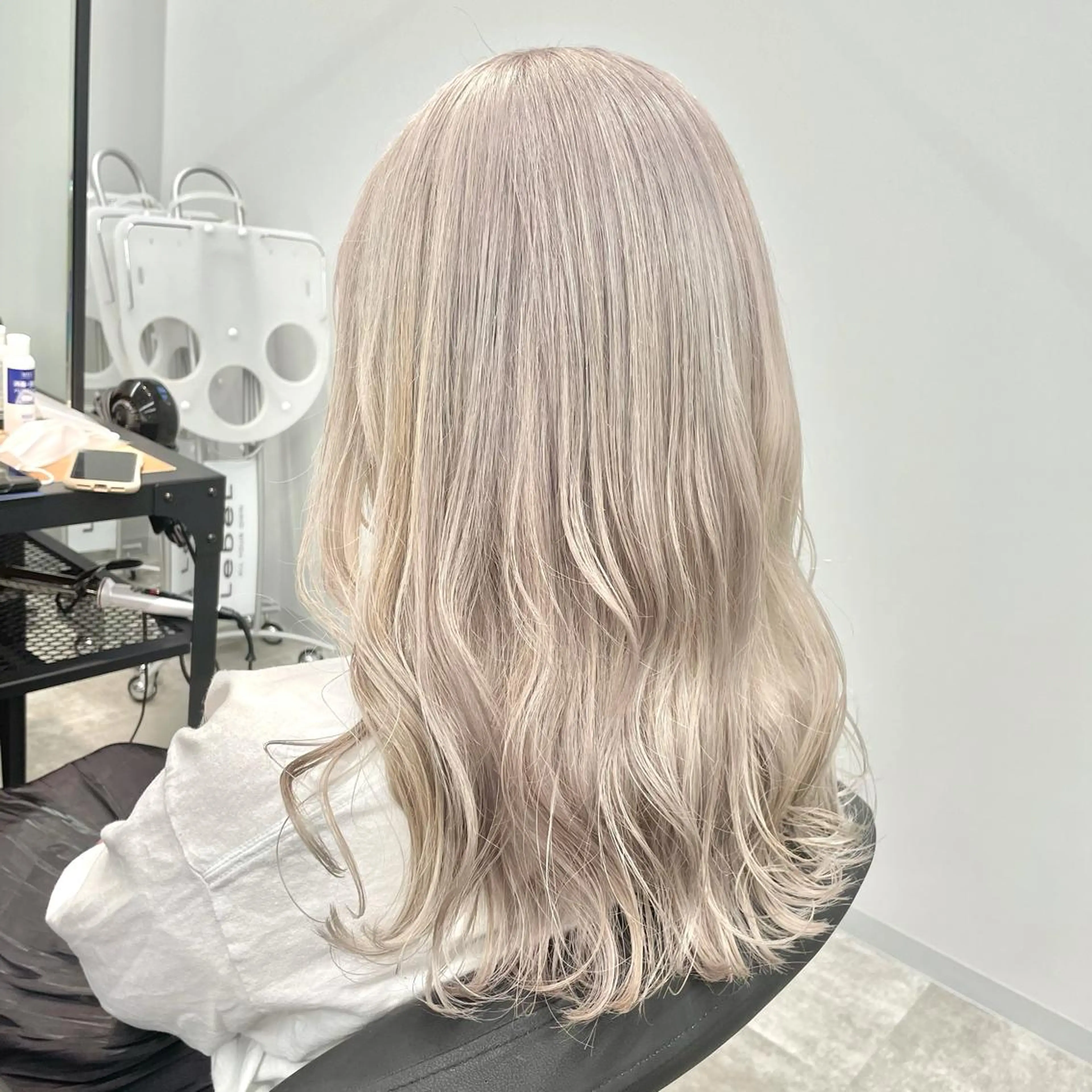 セミロング カラー ベージュカラー ホワイトベージュ ヘアカラー トリートメント MiL所属・✨ハイトーン✨ 濱田知孝のヘアスタイル