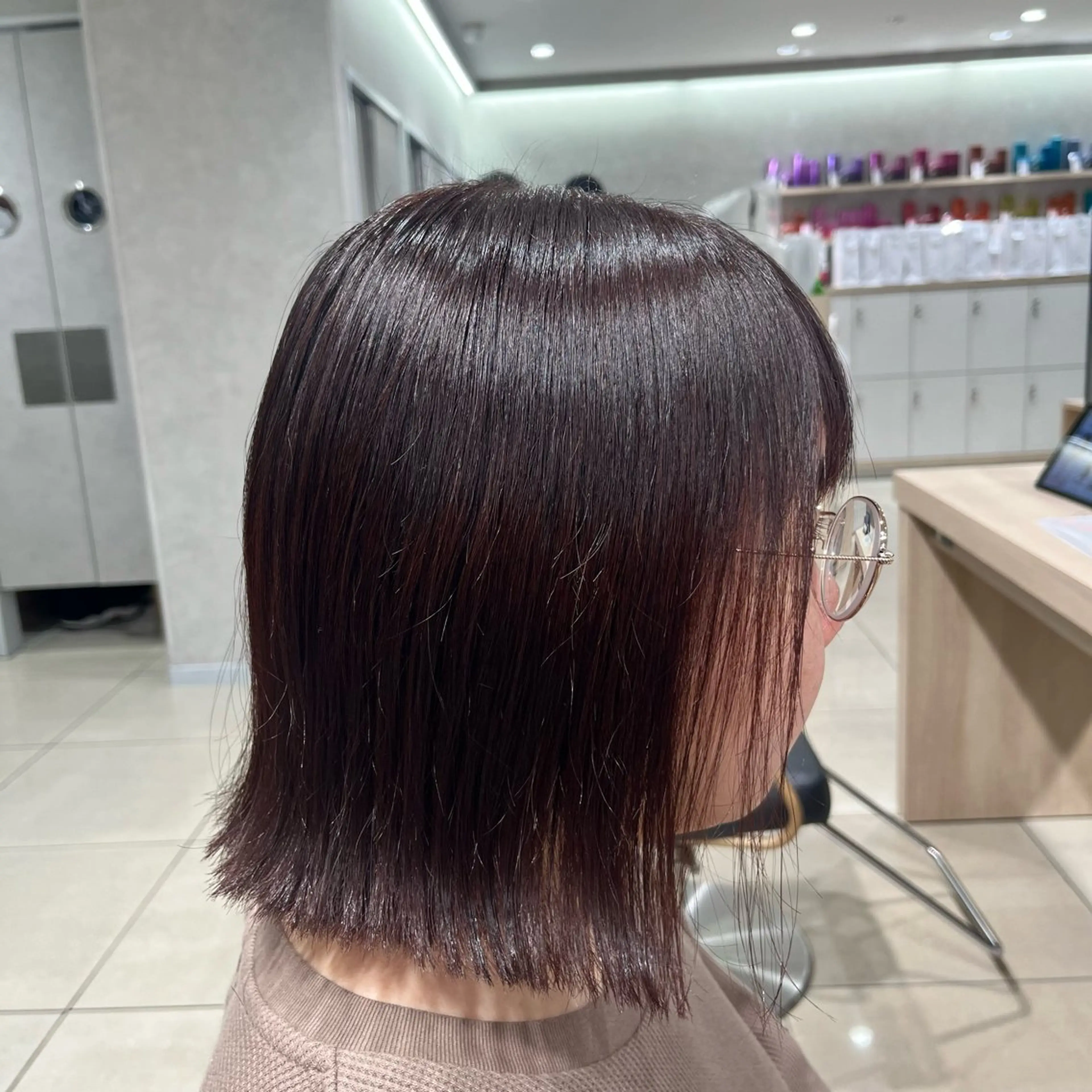 ショート カラー ブラウンカラー ピンクカラー ピンクブラウン ボブ 外ハネヘア カット トリートメント 巖本 真希のヘアスタイル