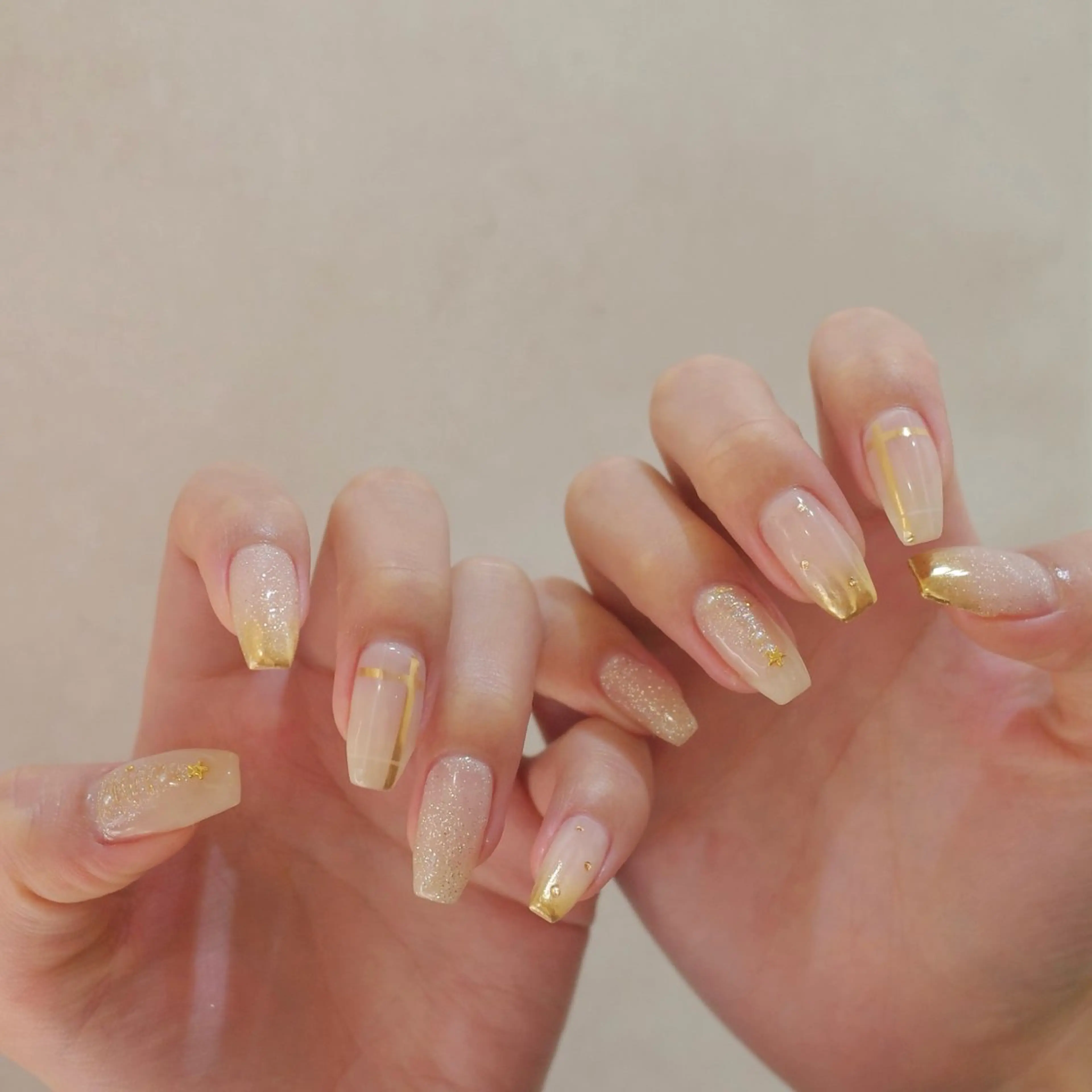 ネイル ホワイト reika .のネイルデザイン