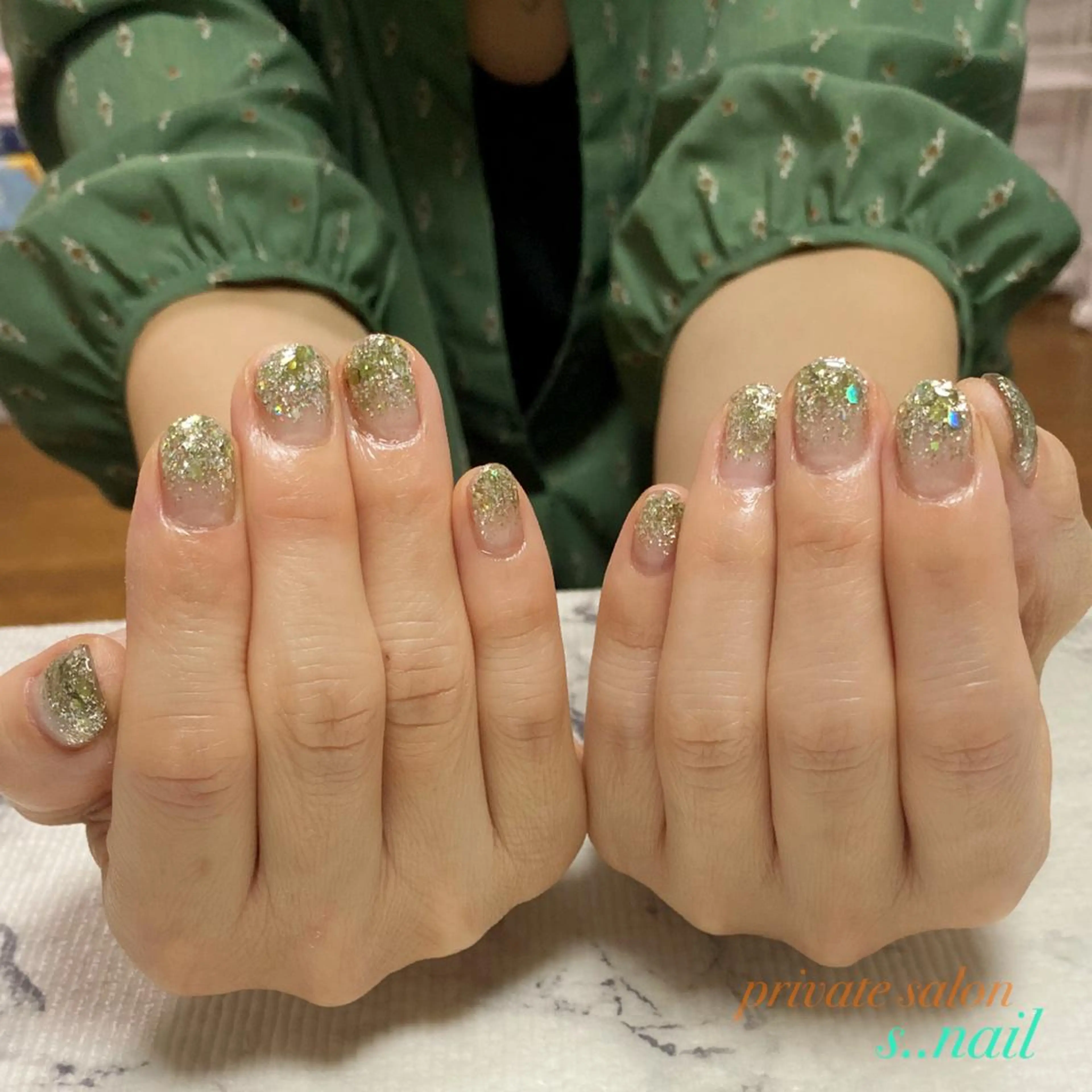 ネイル グリーン ラメ(グリッター) ラメグラデーション シルバー 黄色 ハンドネイル フットネイル s..nail / MORITAのネイルデザイン