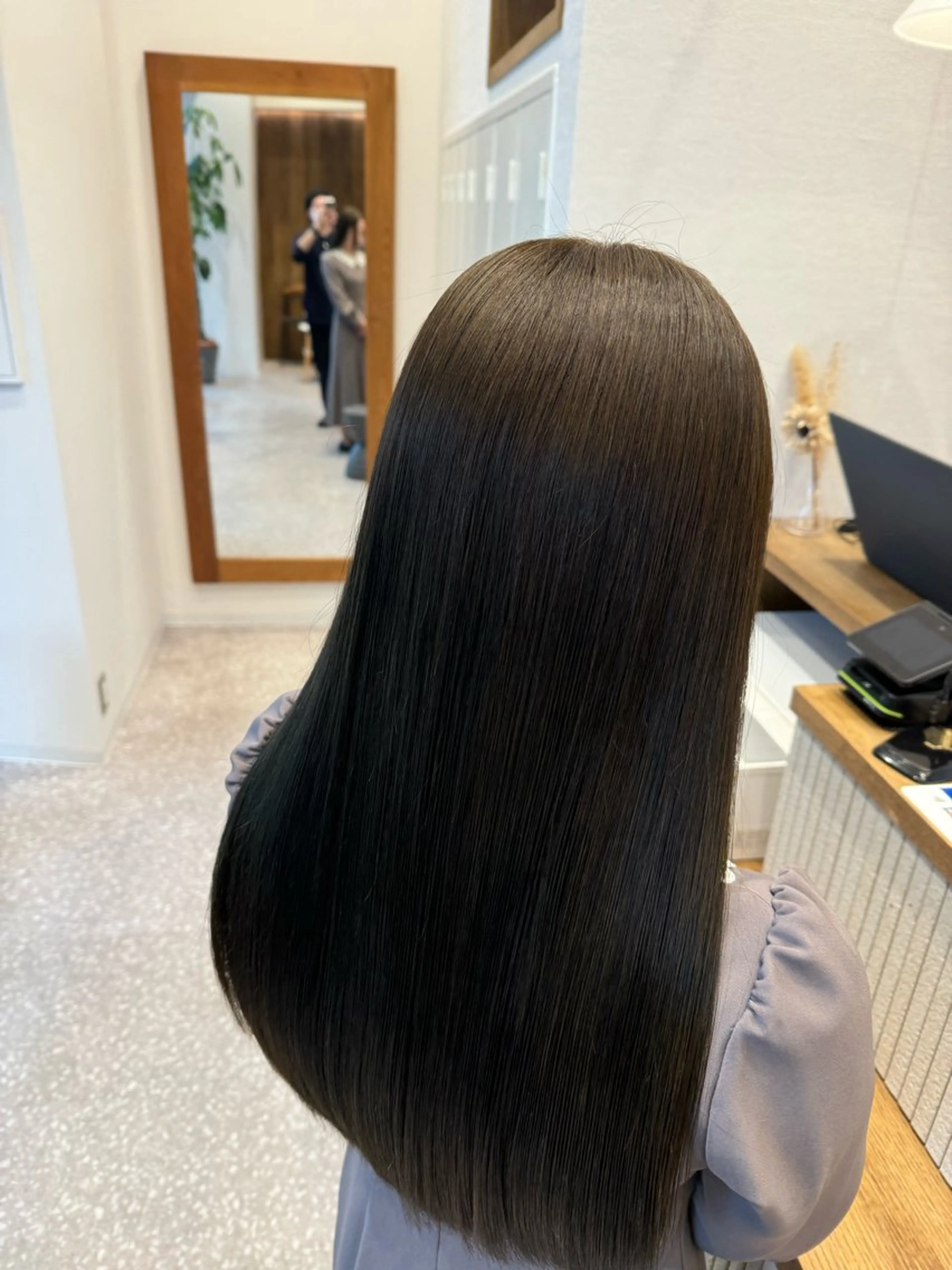 ロング 髪質改善 トリートメント カット 縮毛矯正 トリートメント 荒木 理緒のヘアスタイル