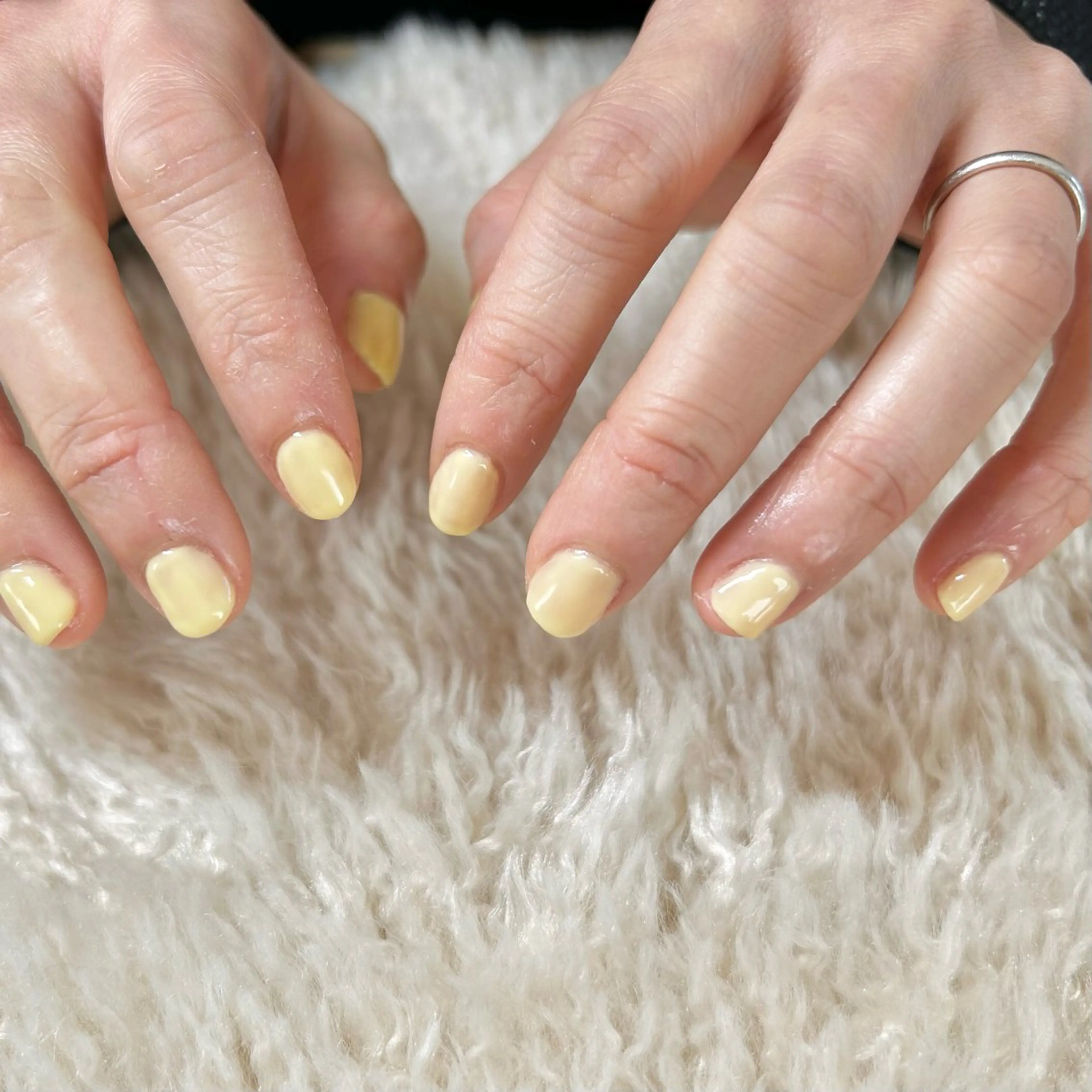 ネイル ワンカラーネイル パステルネイル 春ネイル 黄色 ハンドネイル nailsalon kiii'sのネイルデザイン