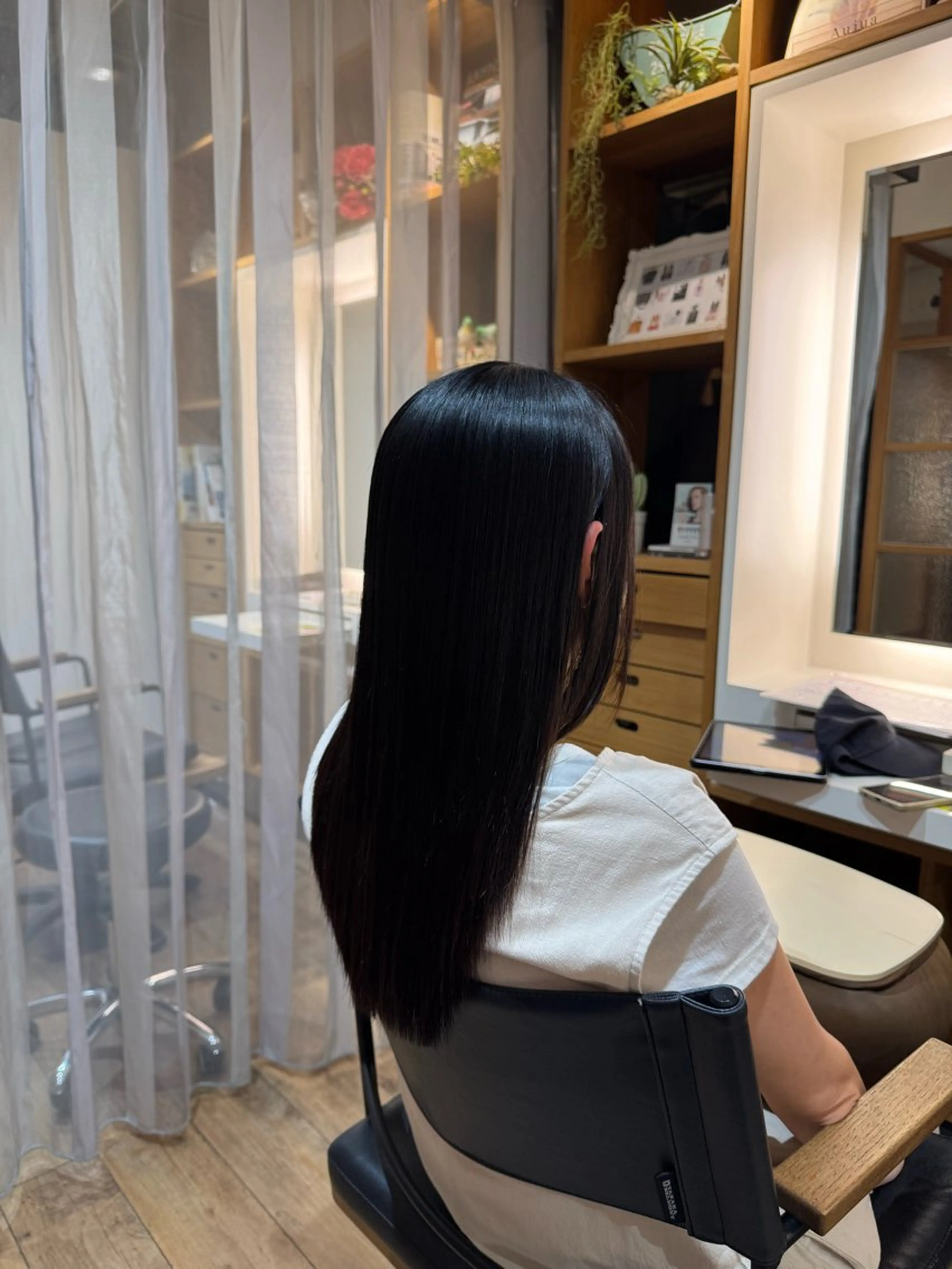 セミロング カット 縮毛矯正 トリートメント afloatkobe所属・美髪/髪質改善 川口凌弥のヘアスタイル