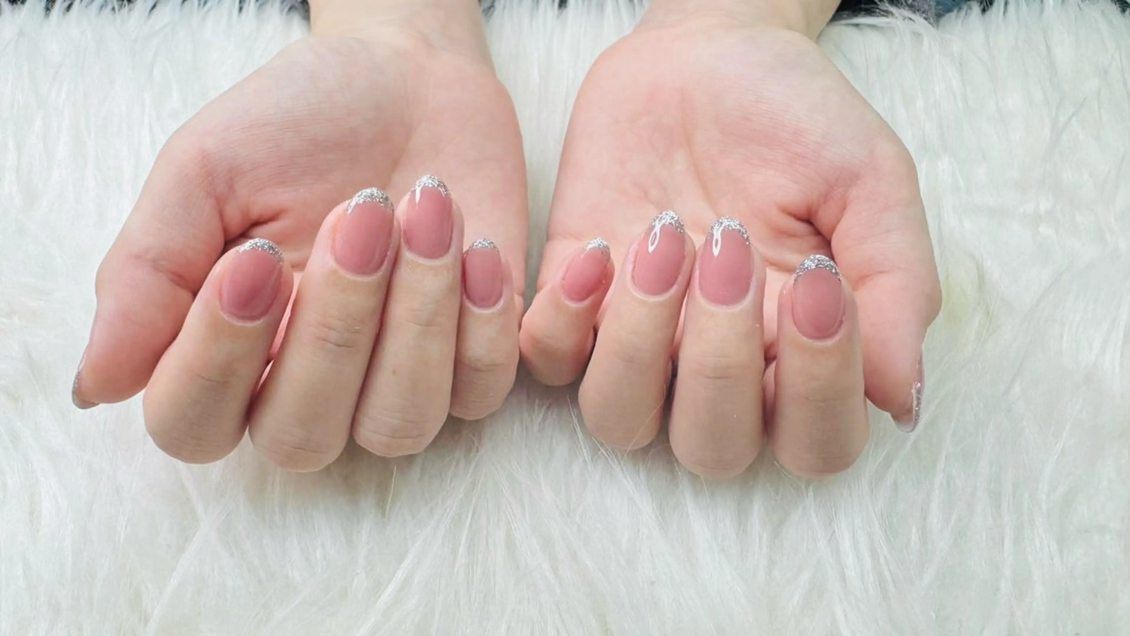 ネイル フレンチネイル キラキラネイル ラメ(グリッター) ハンドネイル salon GOLD チュックのネイルデザイン