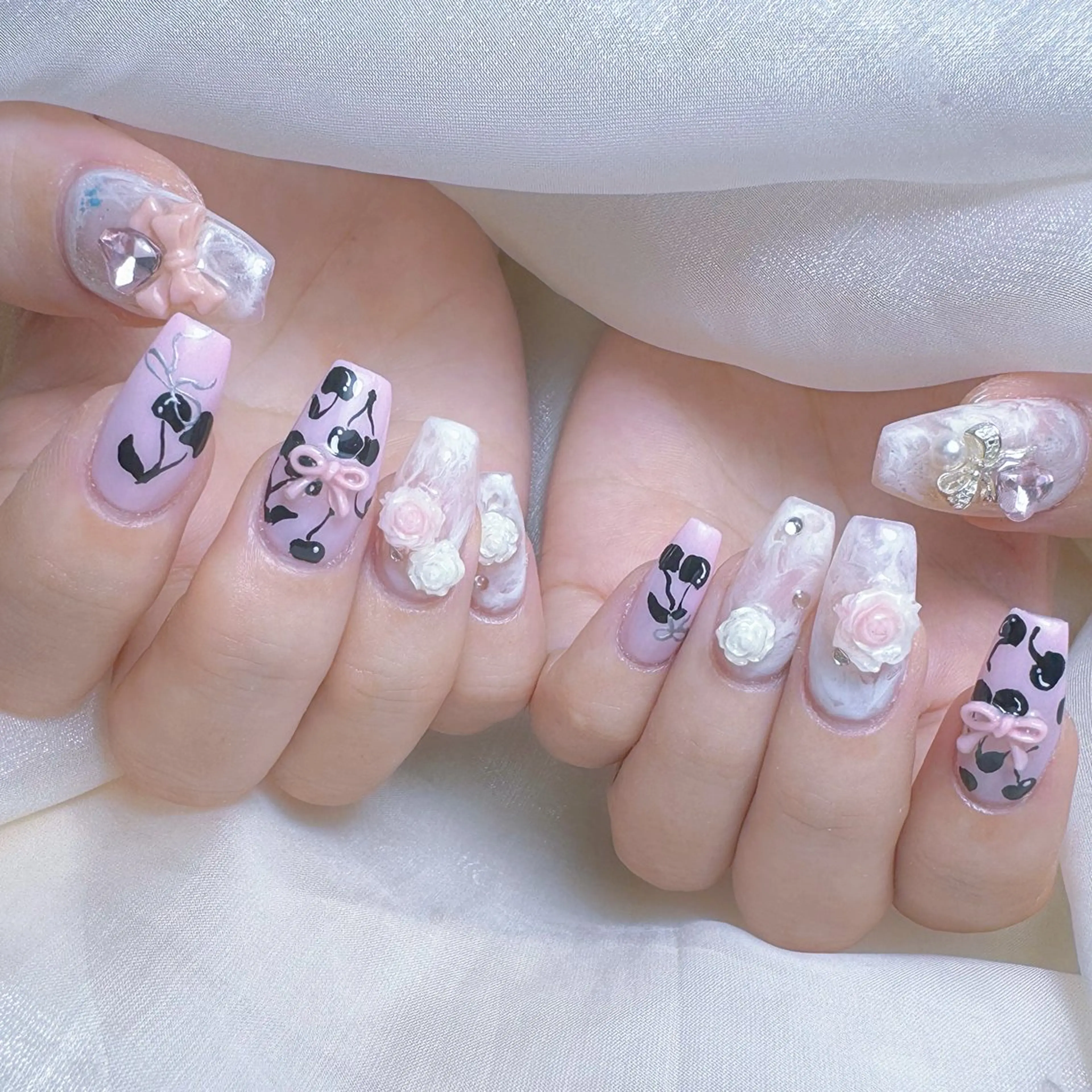 ネイル オーロラネイル フレンチネイル ハート キラキラネイル 韓国ネイル ハンドネイル Melody Nail所属・Melody  3D/スカルプ専門店のネイルデザイン