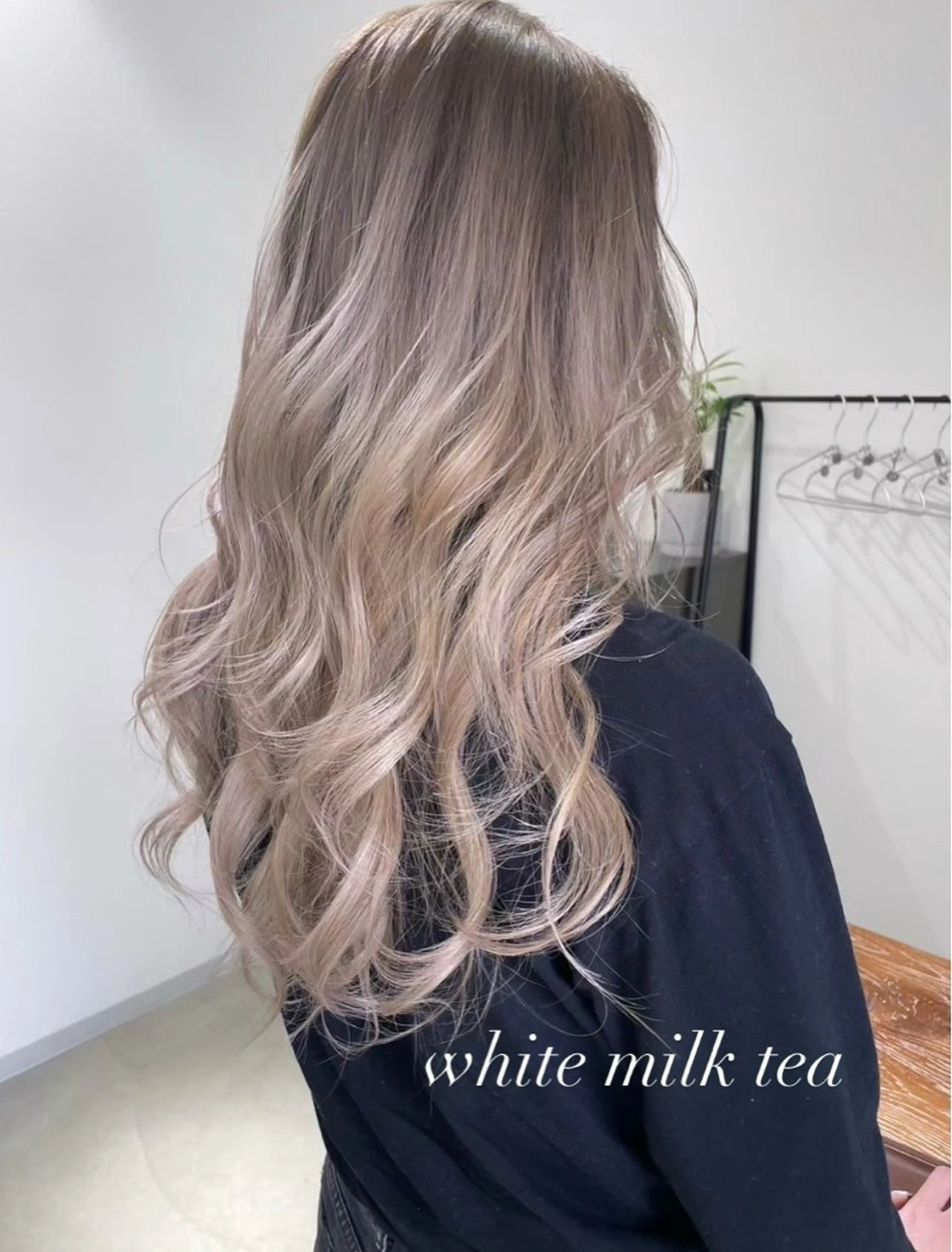 ロング カラー ベージュカラー ブリーチ ヘアカラー 栗谷 竜希のヘアスタイル