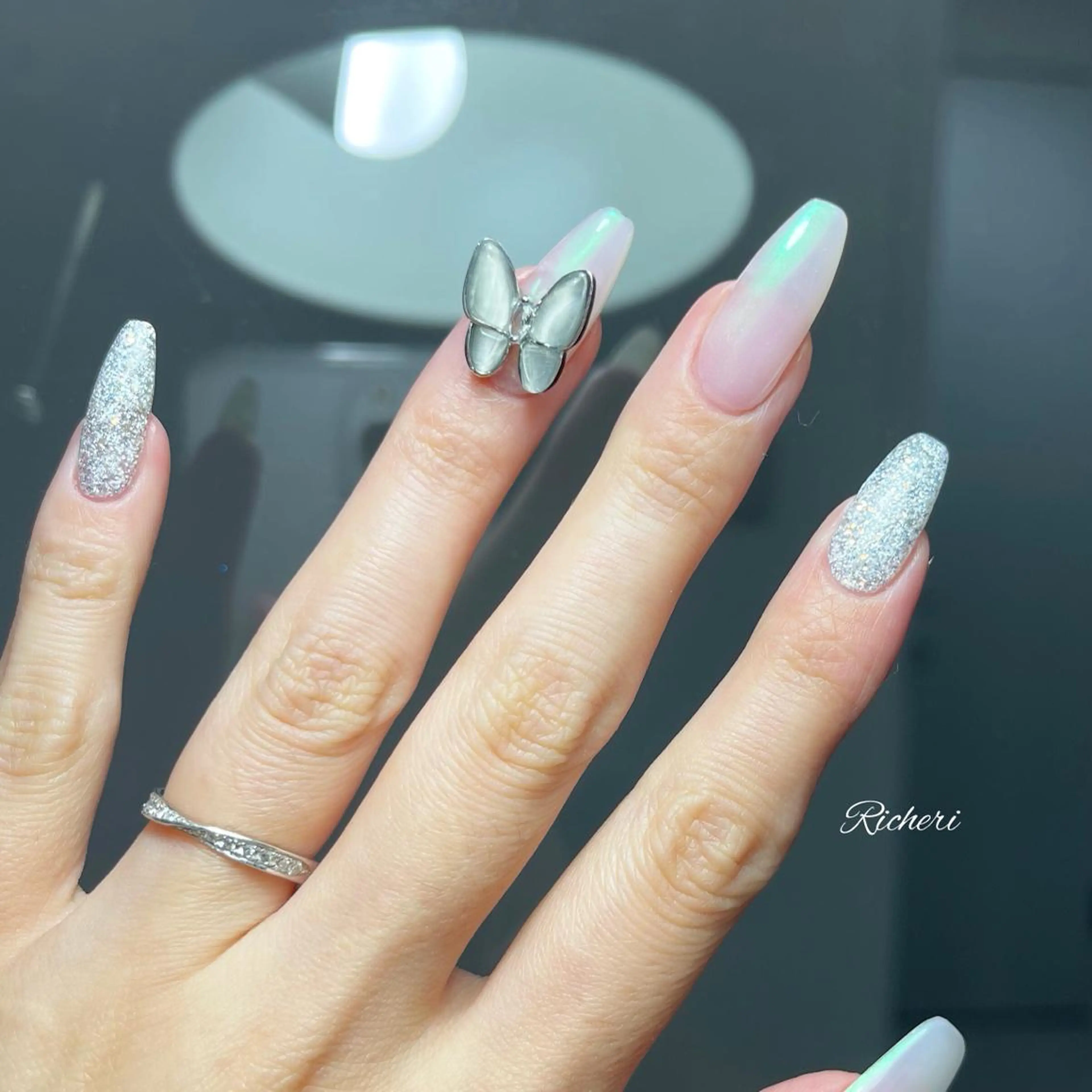 ミディアム ネイル 韓国風ヘア アートネイル フラワーネイル フレンチネイル ジェルネイル richeri beautyのネイルデザイン