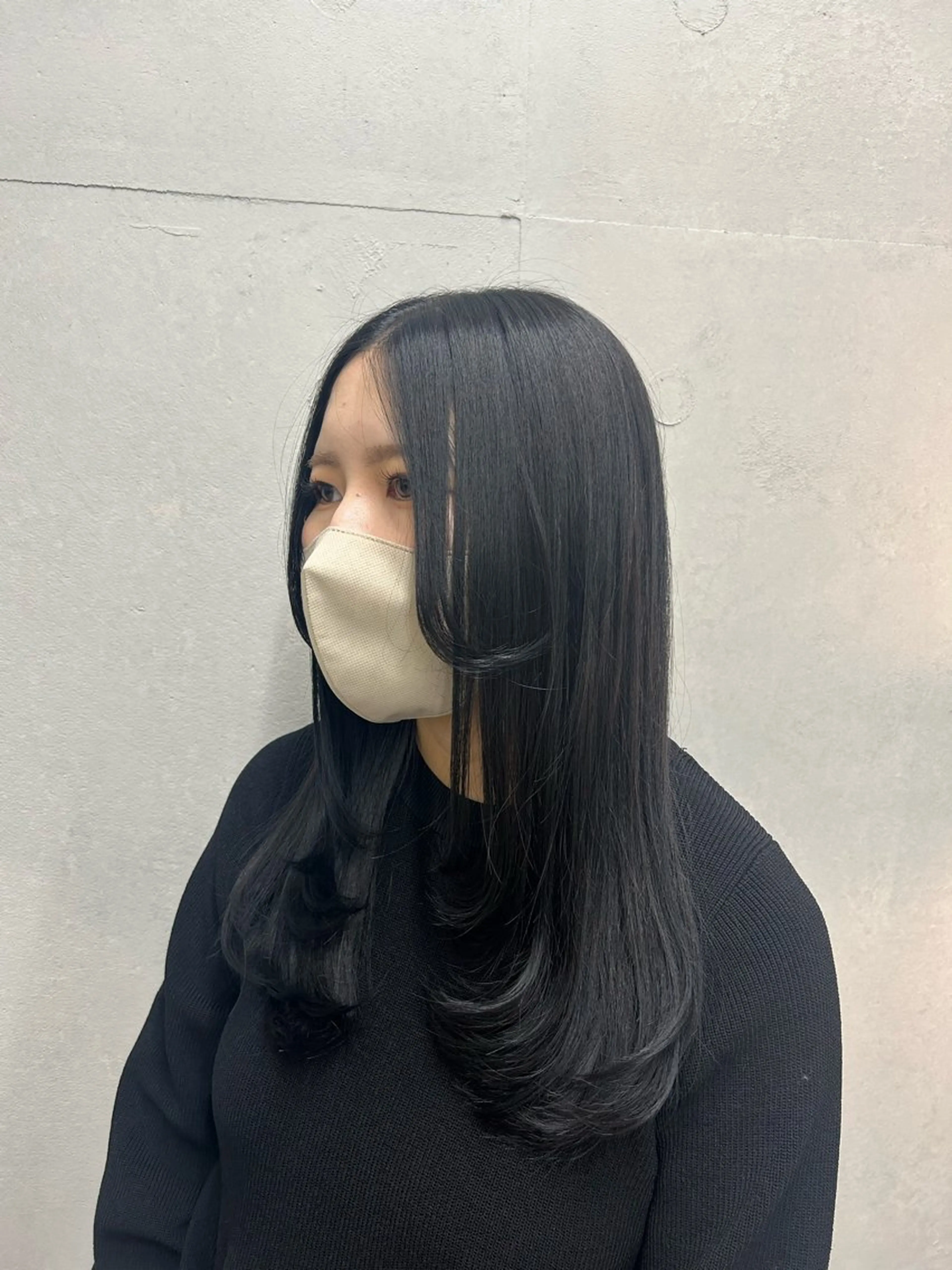 ロング カラー 黒髪 ブルーカラー ブルーブラック 髪質改善 レイヤーカット カット ヘアカラー IO イオリのヘアスタイル