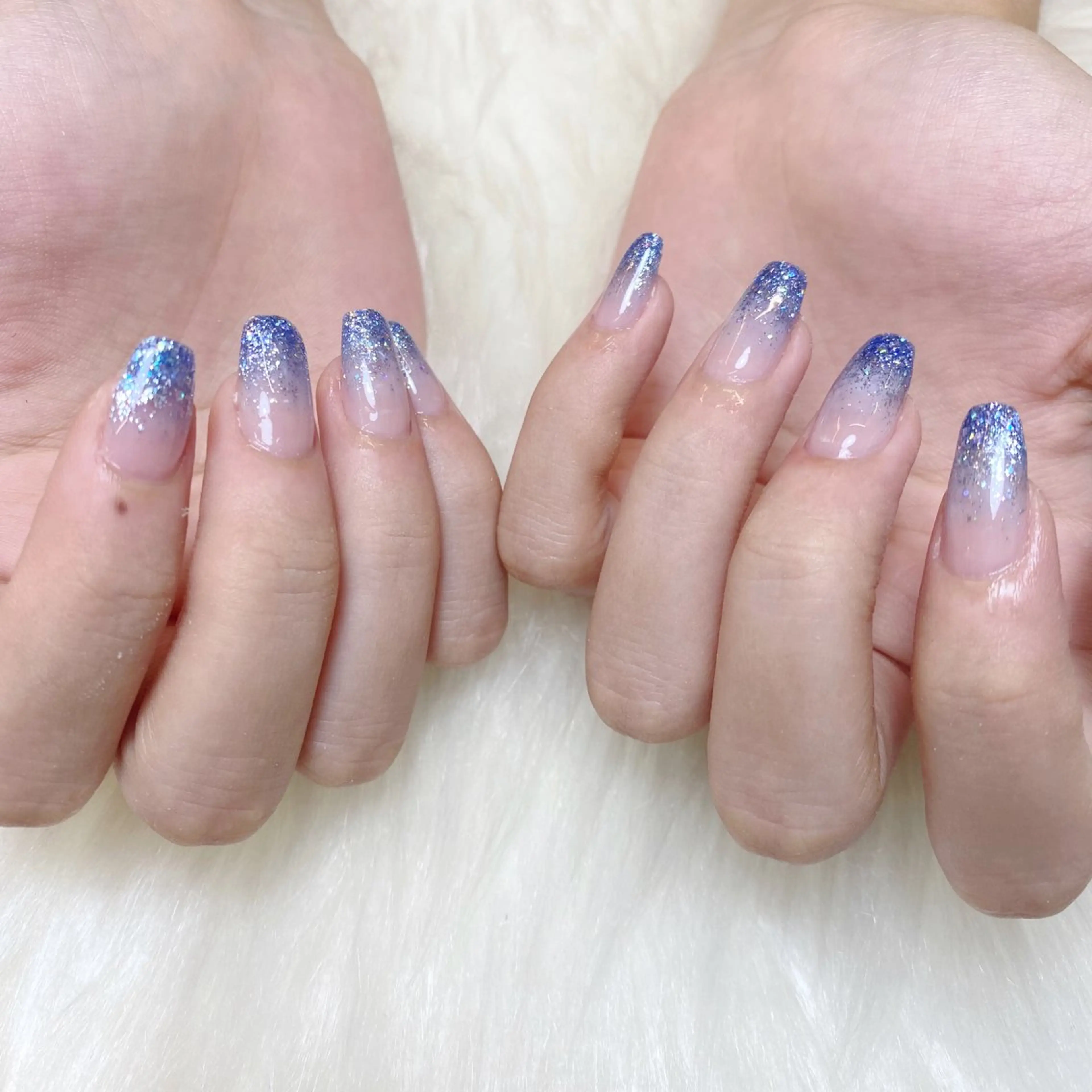 ネイル ブルー 長さ出し フットネイル フレンチネイル グラデーション fein. miku🎀🍼のネイルデザイン