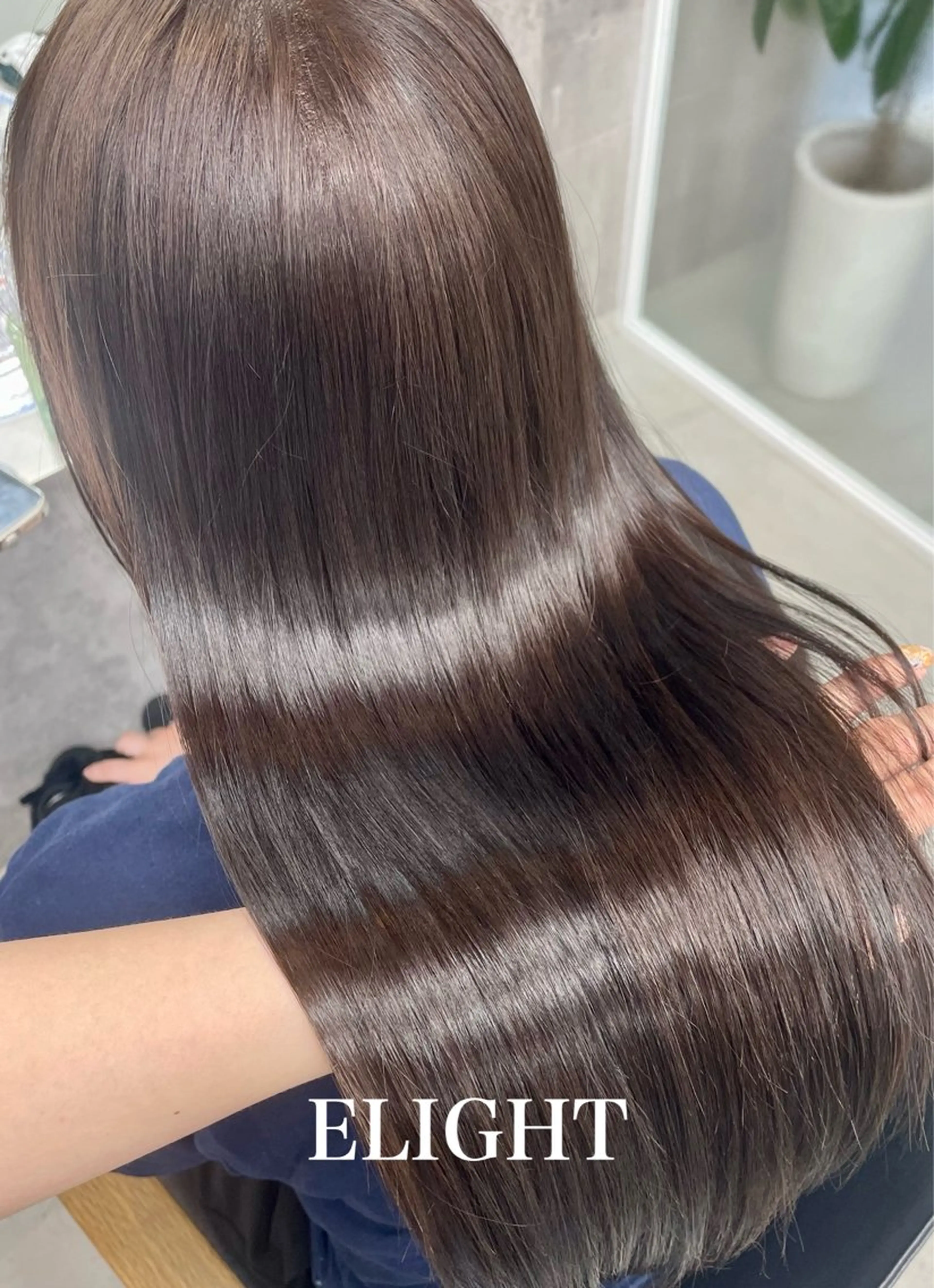 セミロング カラー ブリーチ 髪質改善 縮毛矯正 錦 茉李 @lm.mari03のヘアスタイル