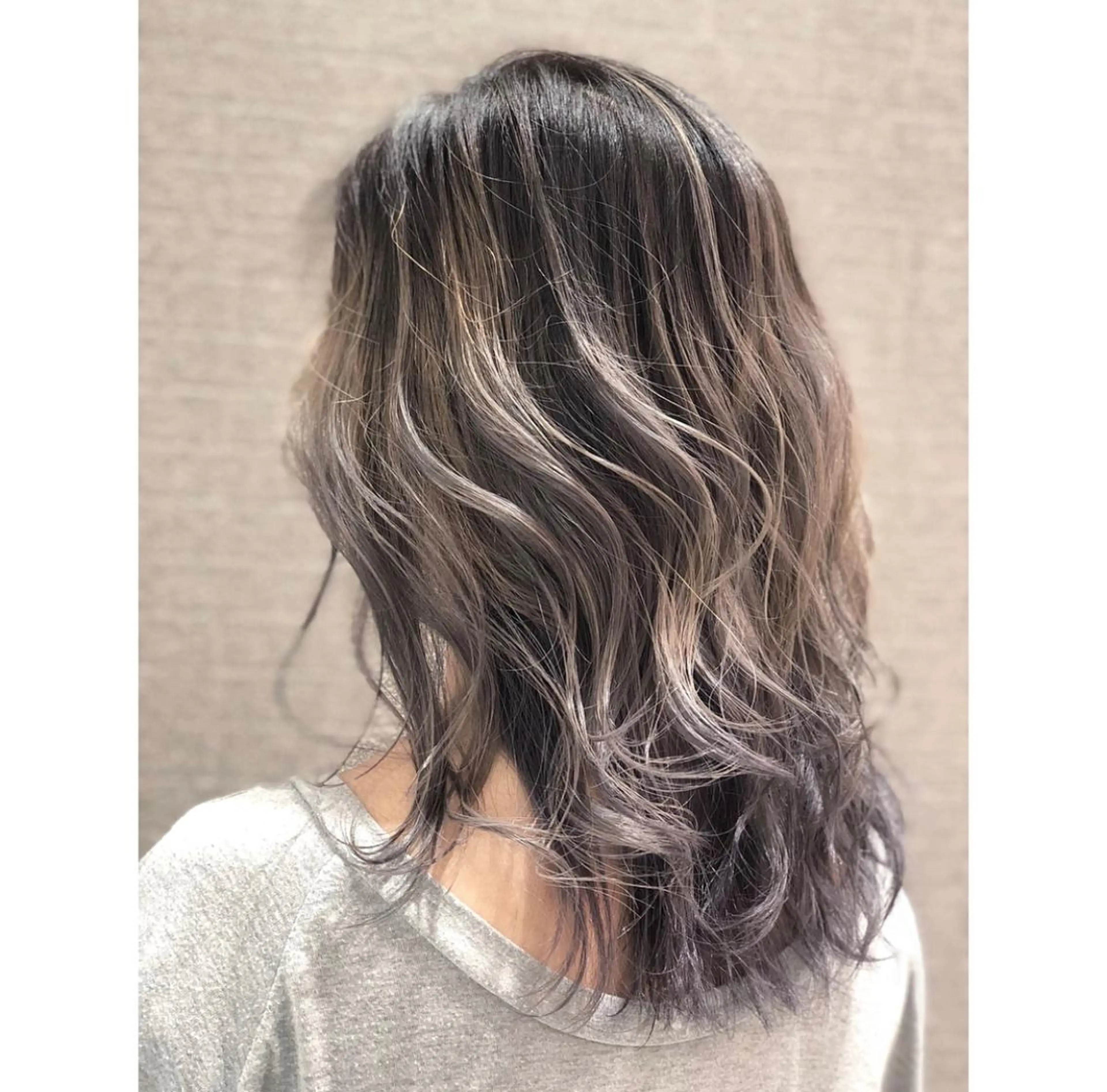 ミディアム カラー ヘアアレンジ バレイヤージュ デザインカラー グラデーションカラー ハイライトカラー ハイトーンカラー アンドウ ユウ/ レイヤーカット/韓国のヘアスタイル