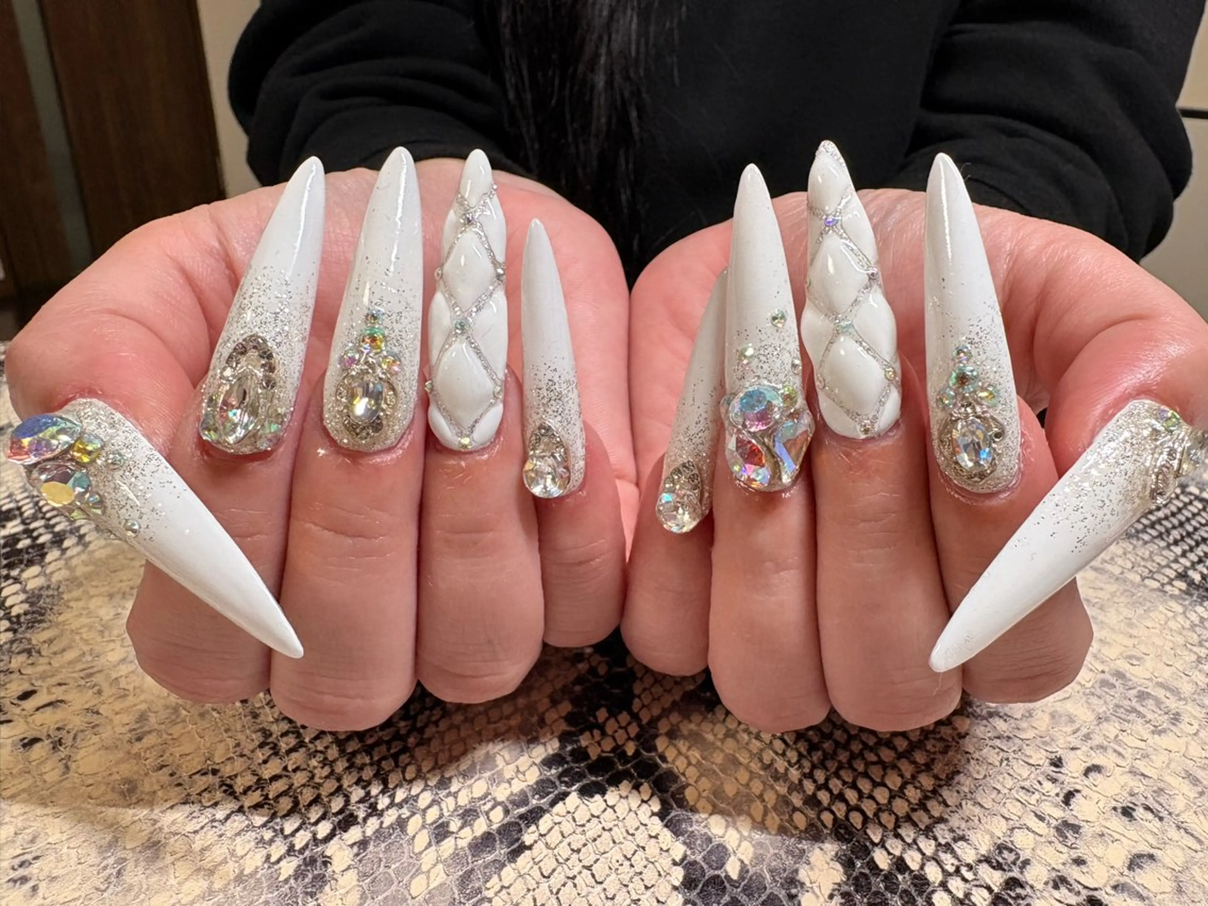 ネイル ロングネイル スーパーロングネイル ハンドネイル private nail salon Sugar所属・Sugar Erikaのネイルデザイン