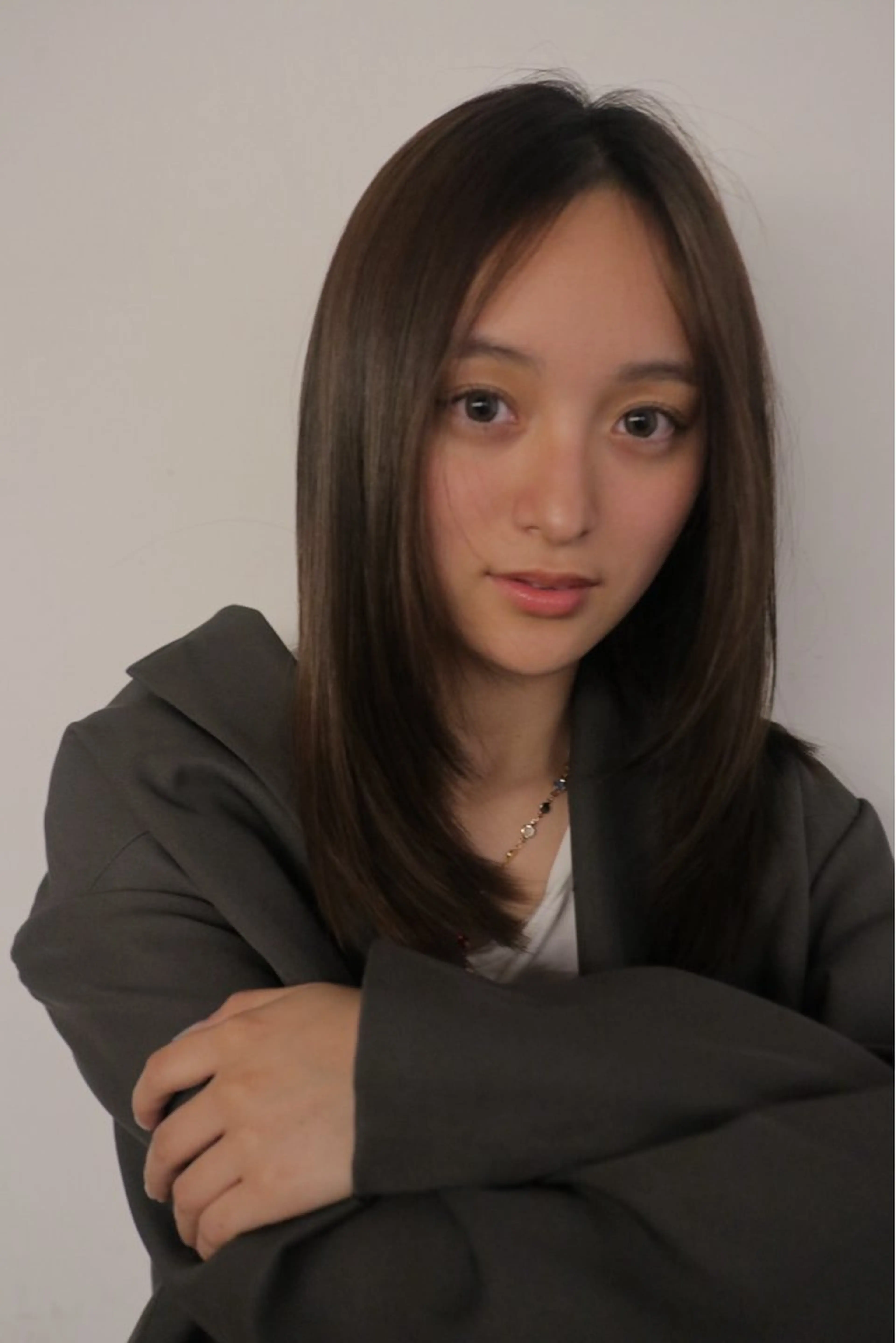 セミロング カット ウシロダ メグミのヘアスタイル